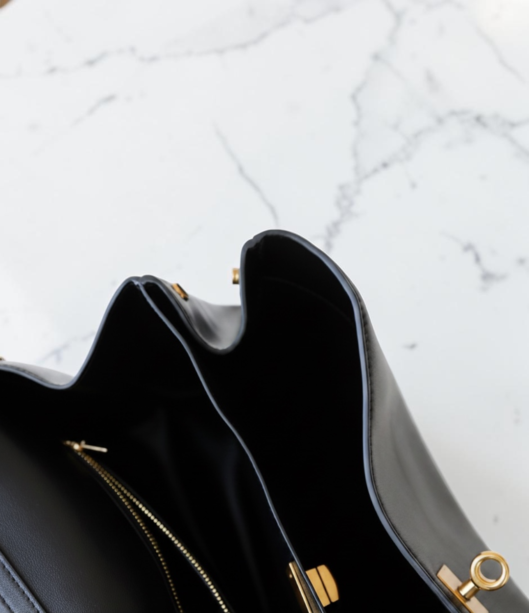 545 本革OHフラップバッグ / BLACK A4対応 2WAY 大人上品通勤バッグ ルビリア LUVILIA