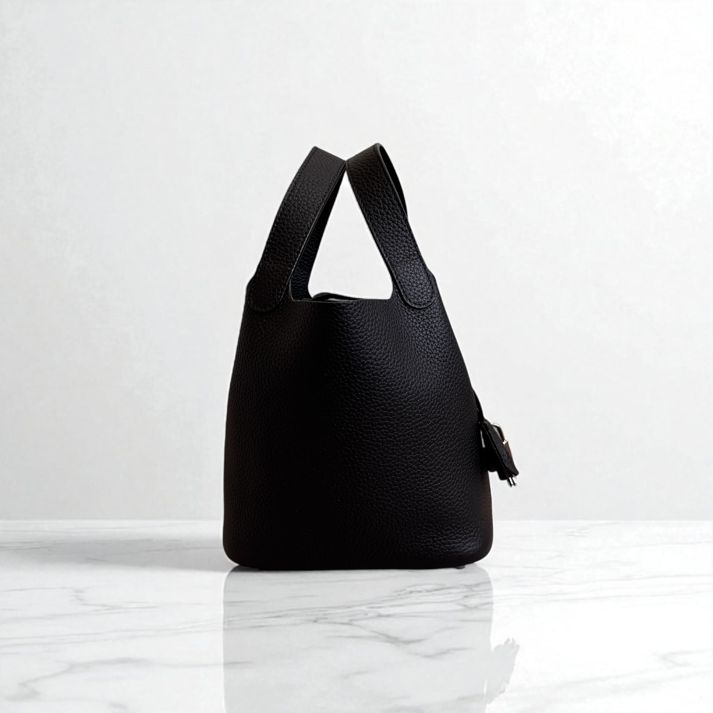 101 本革ピコタンハンドバッグ Sサイズ ブラック / シンプルで流行に左右されないデザイン ルビリア