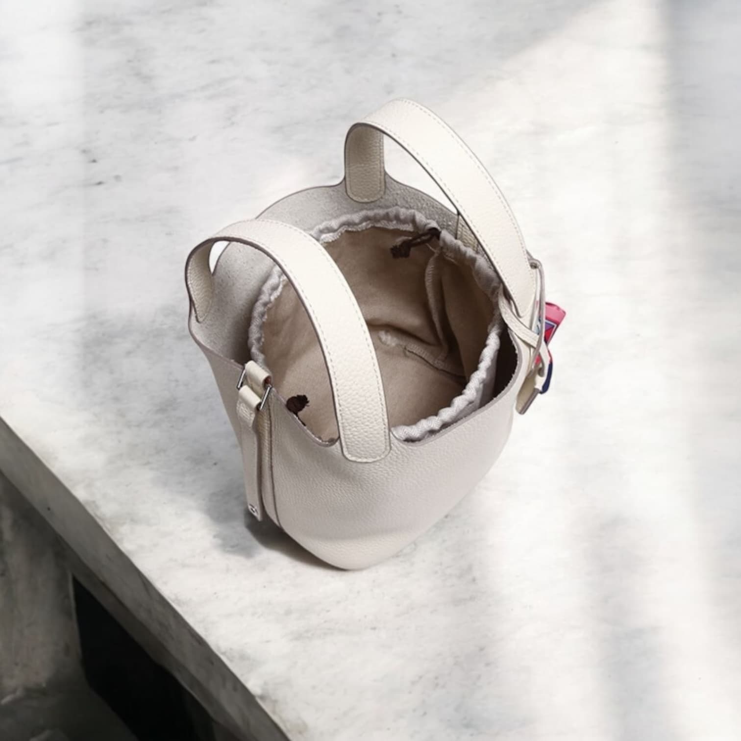 101 本革ピコタンハンドバッグ Sサイズ ホワイト / シンプルで流行に左右されないデザイン ルビリア