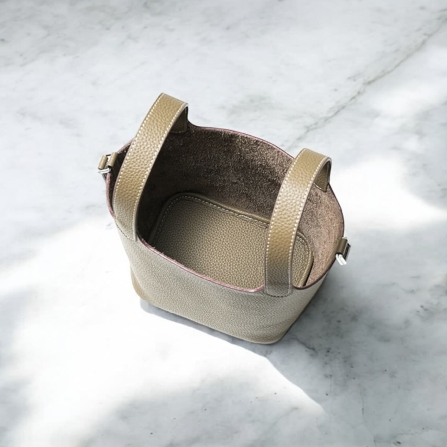 101 本革ピコタンハンドバッグ Sサイズ ベージュ / シンプルで流行に左右されないデザイン ルビリア