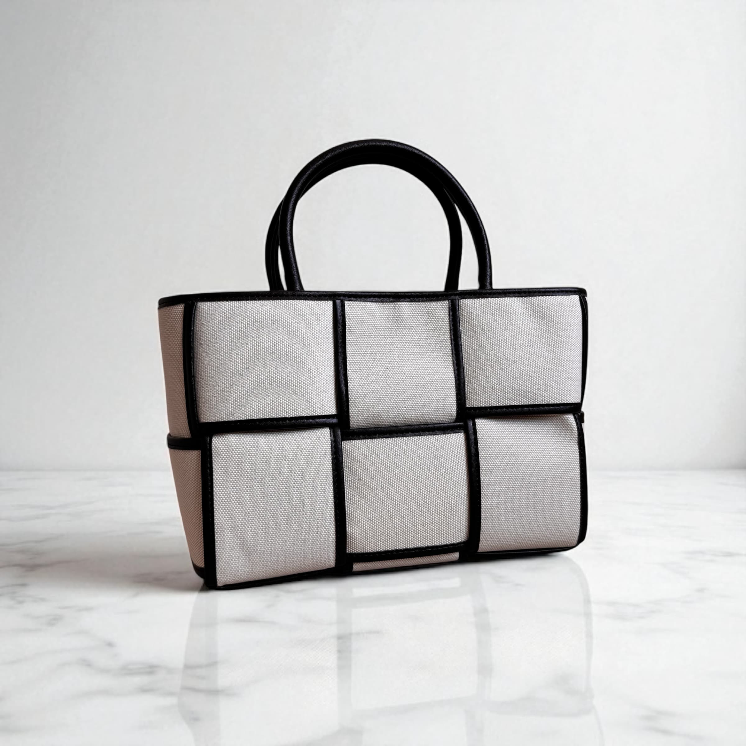 227 本革編み込みバッグ Lサイズ ホワイト×ブラック / A4対応で通勤からお出かけまで毎日上品に