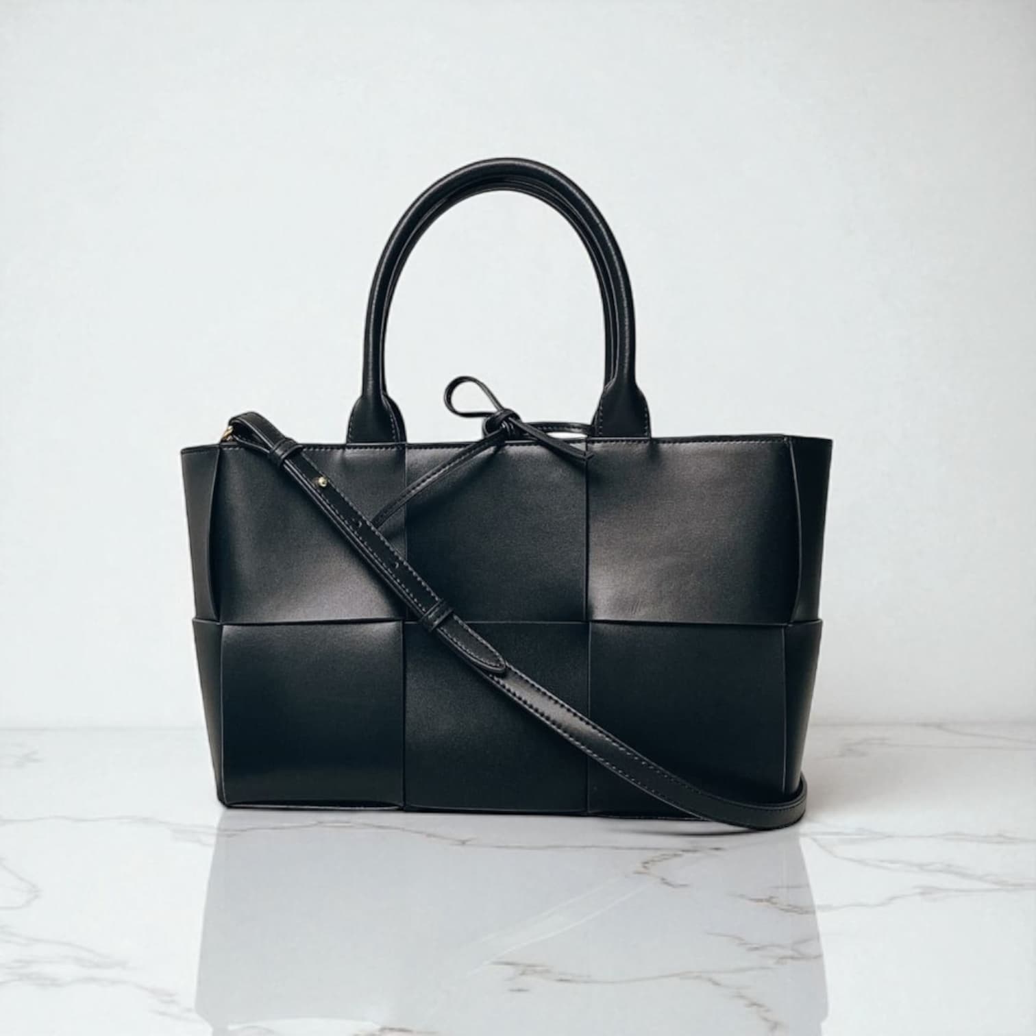 227 本革編み込みバッグ Lサイズ ブラック / A4対応で通勤からお出かけまで毎日上品に