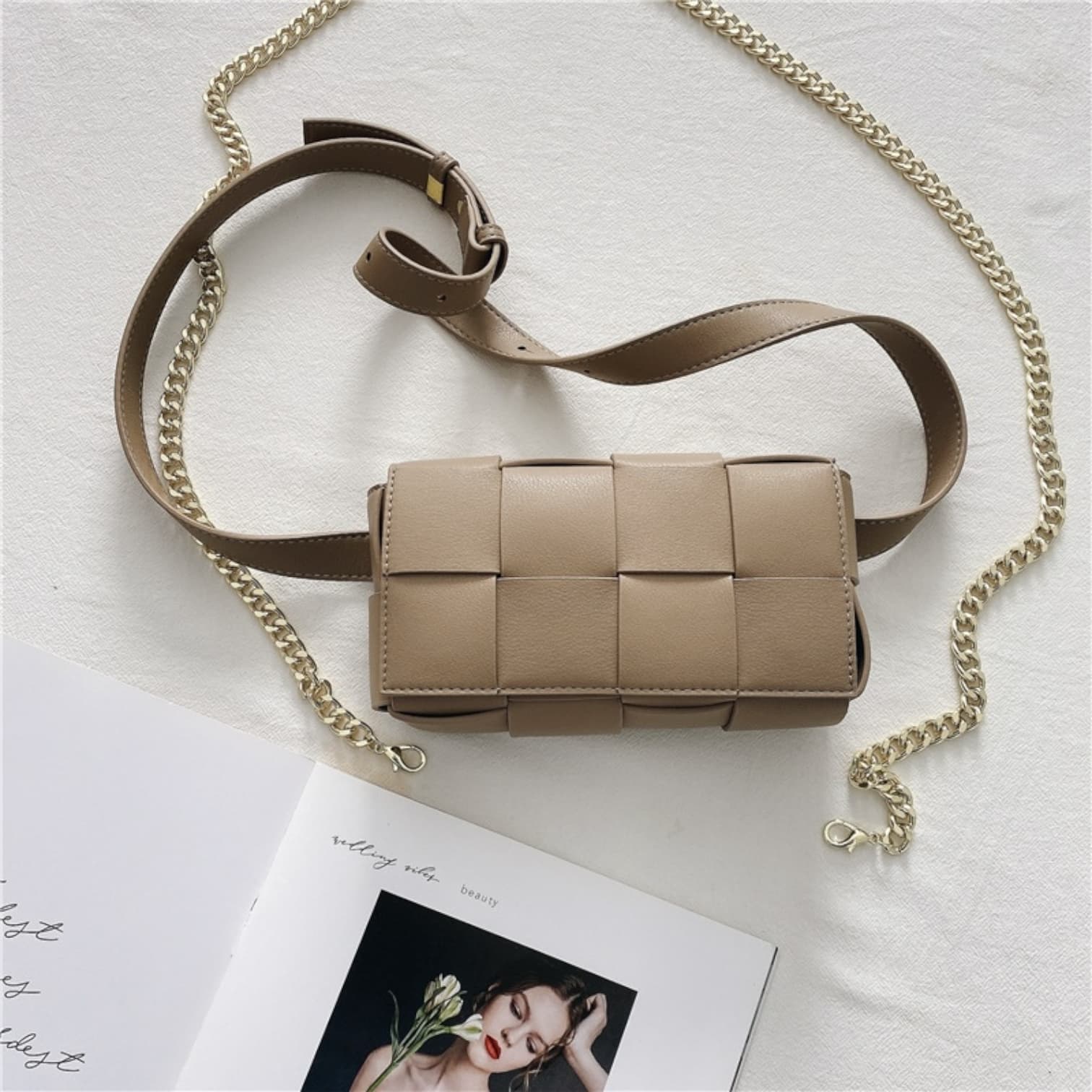 230 牛革編み込みミニバッグ ベージュ|2WAYストラップでカジュアルにも華やかにも