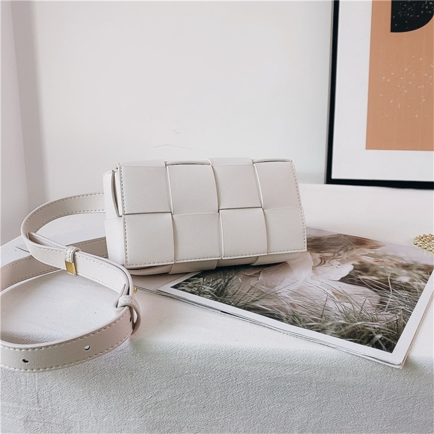 230 牛革編み込みミニバッグ ホワイト|2WAYストラップでカジュアルにも華やかにも