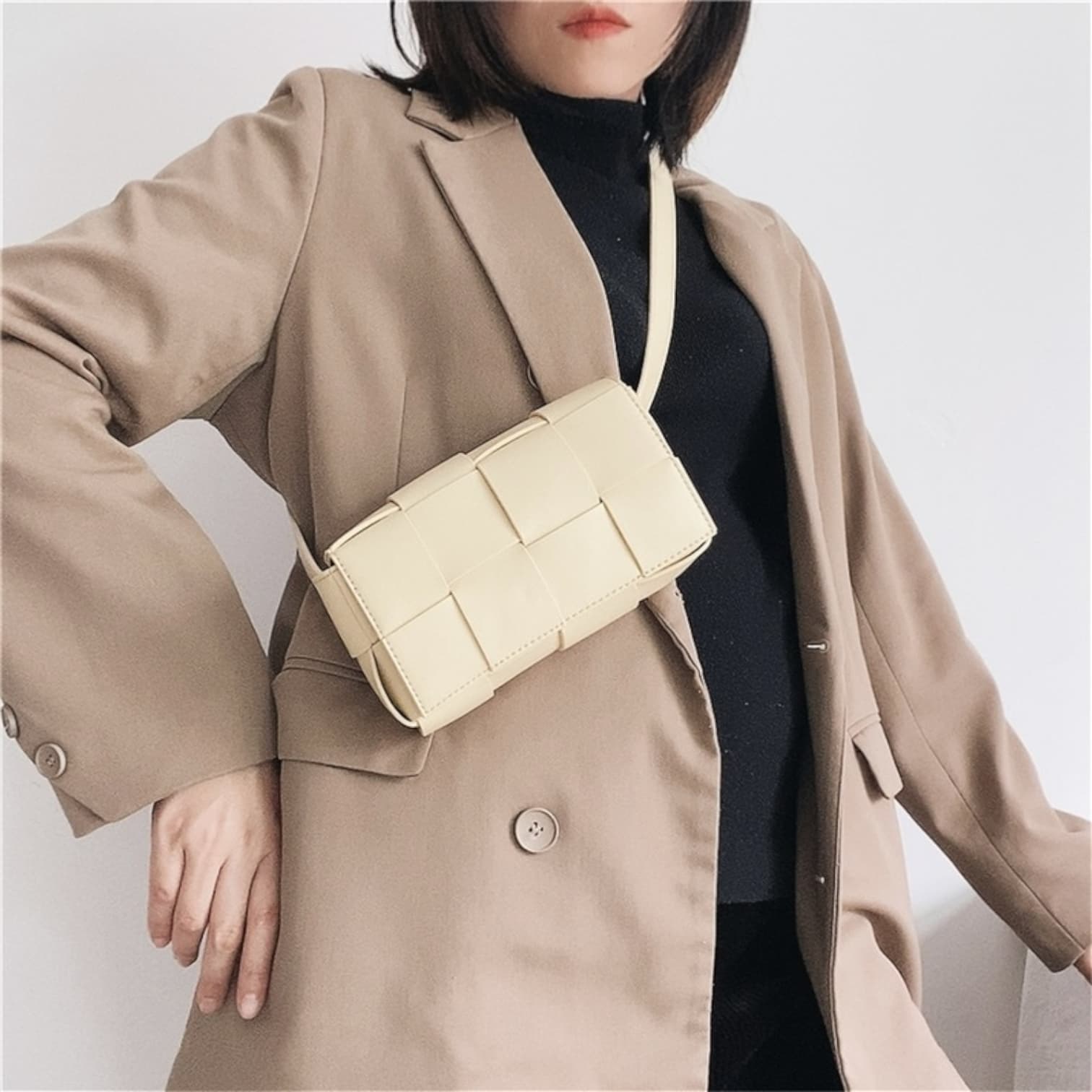 230 牛革編み込みミニバッグ イエロー|2WAYストラップでカジュアルにも華やかにも