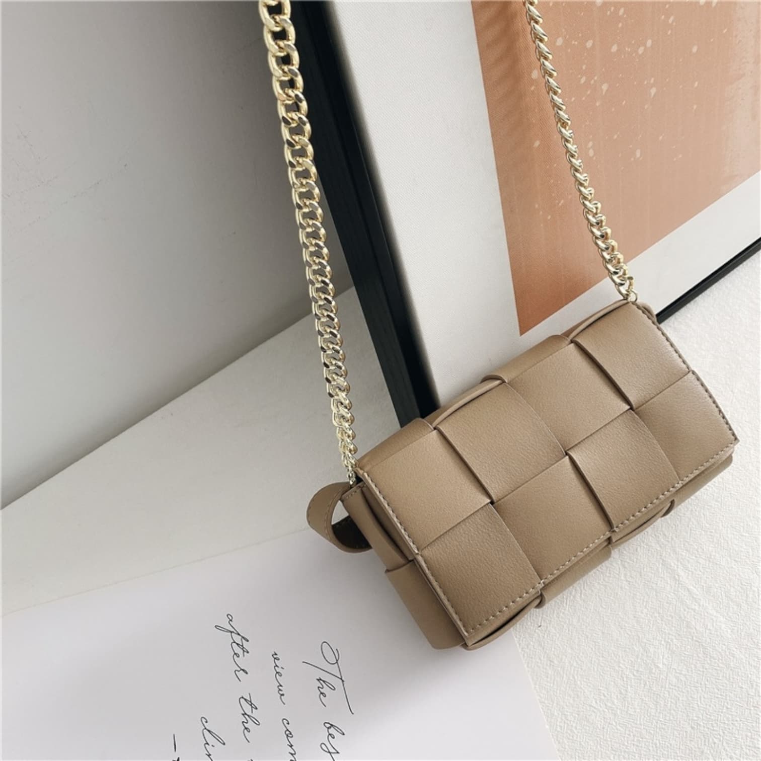 230 牛革編み込みミニバッグ ベージュ|2WAYストラップでカジュアルにも華やかにも