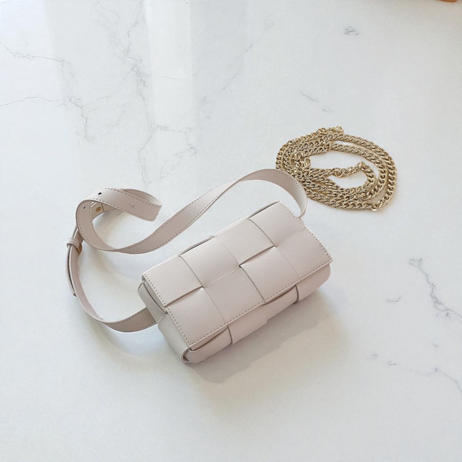 230 牛革編み込みミニバッグ ホワイト|2WAYストラップでカジュアルにも華やかにも