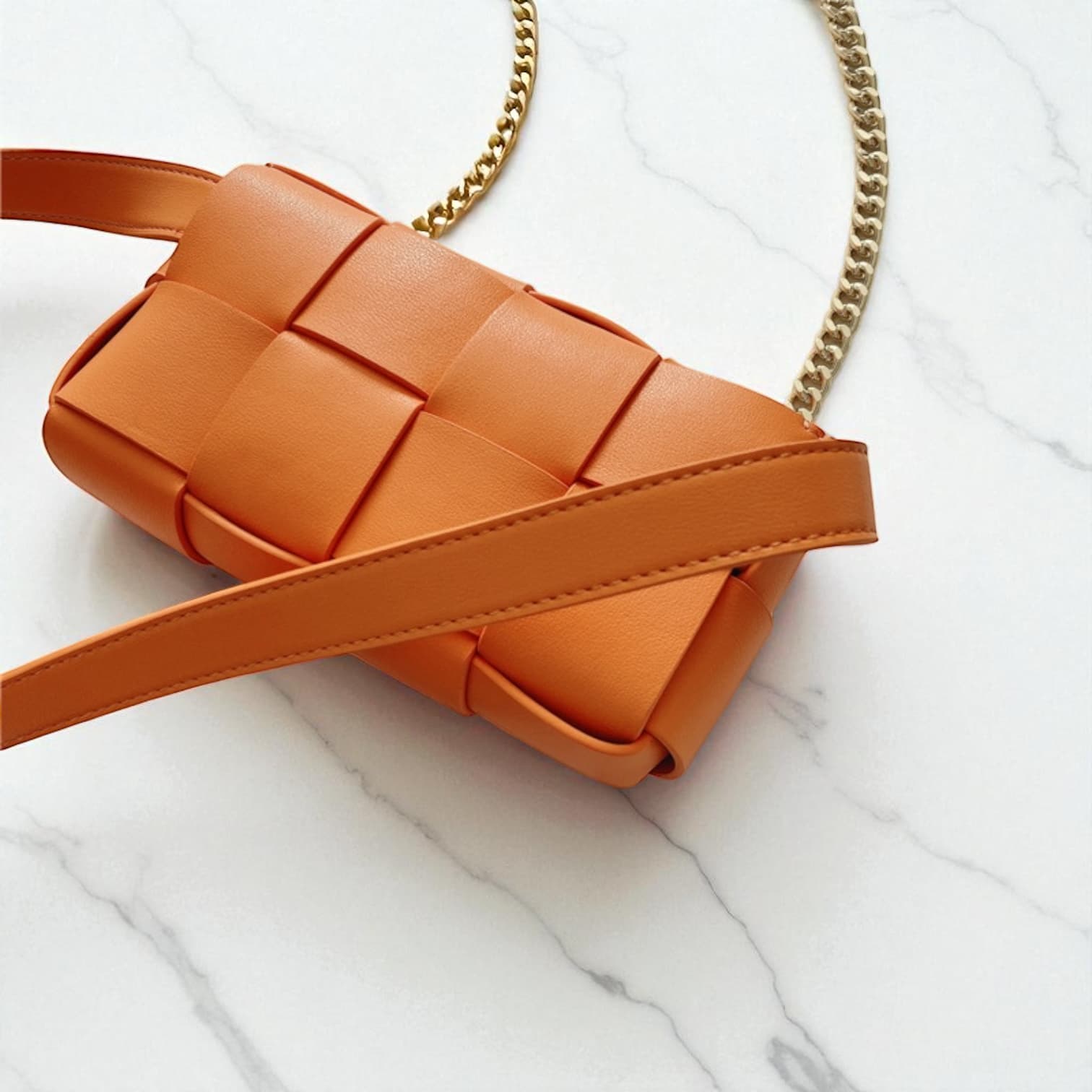 230 牛革編み込みミニバッグ オレンジ|2WAYストラップでカジュアルにも華やかにも