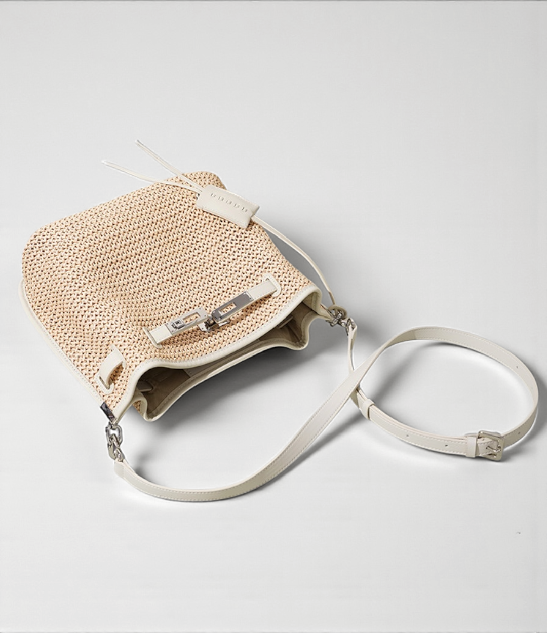 本革ベルトストローバッグ|WHITE | 上品な大人の夏バッグ|返品無料・LINEクーポン【LUVILIA公式】