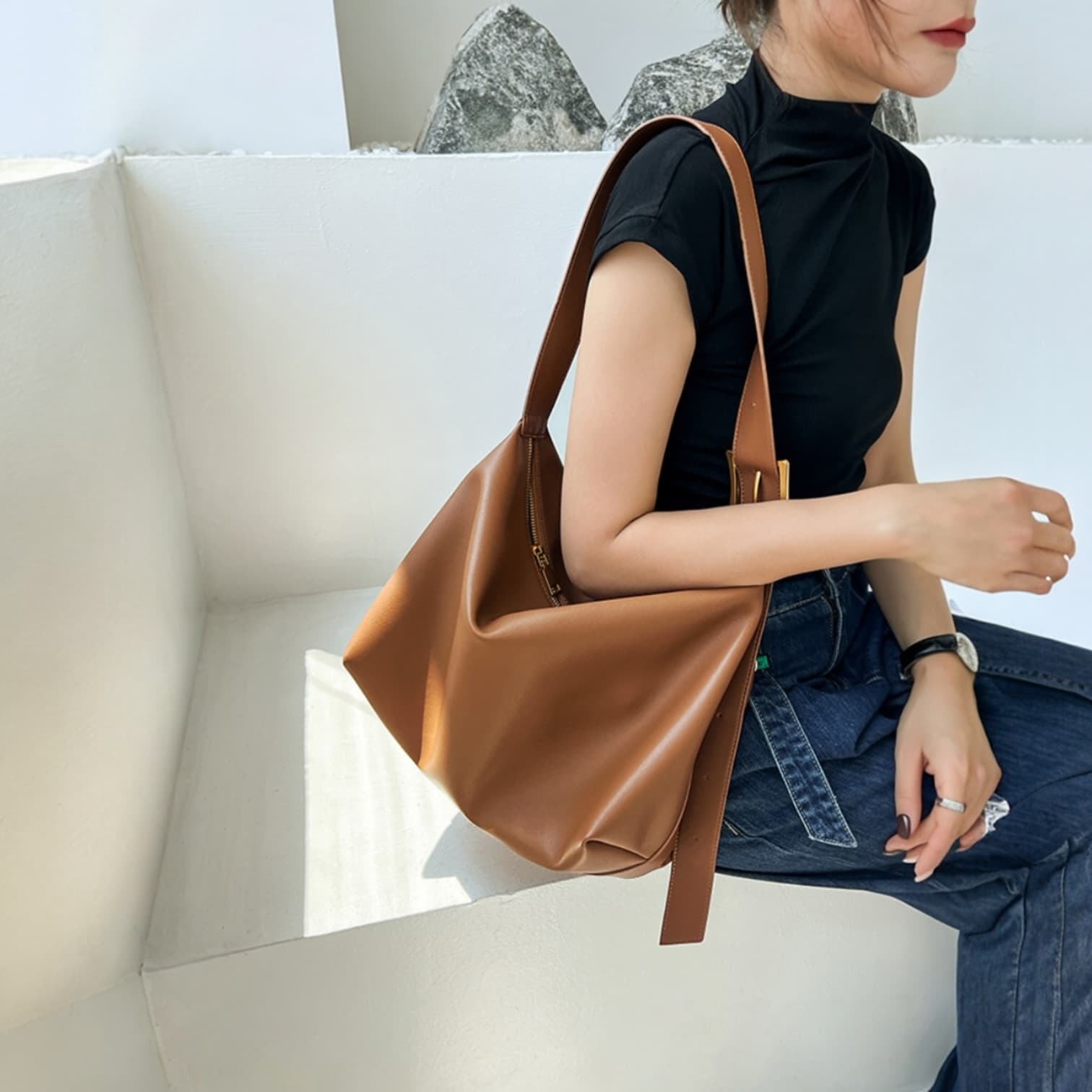 387 牛革ナチュラルショルダーバッグ ブラウン / A4対応で仕事にも最適