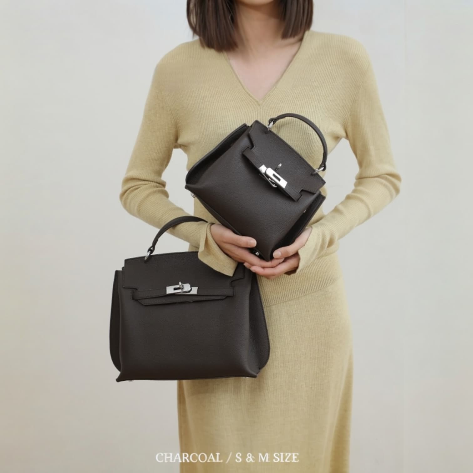 441 牛革フラップベルトバッグ Mサイズ&Sサイズ チャコール / 収納力を確保しながら美しいフォルム