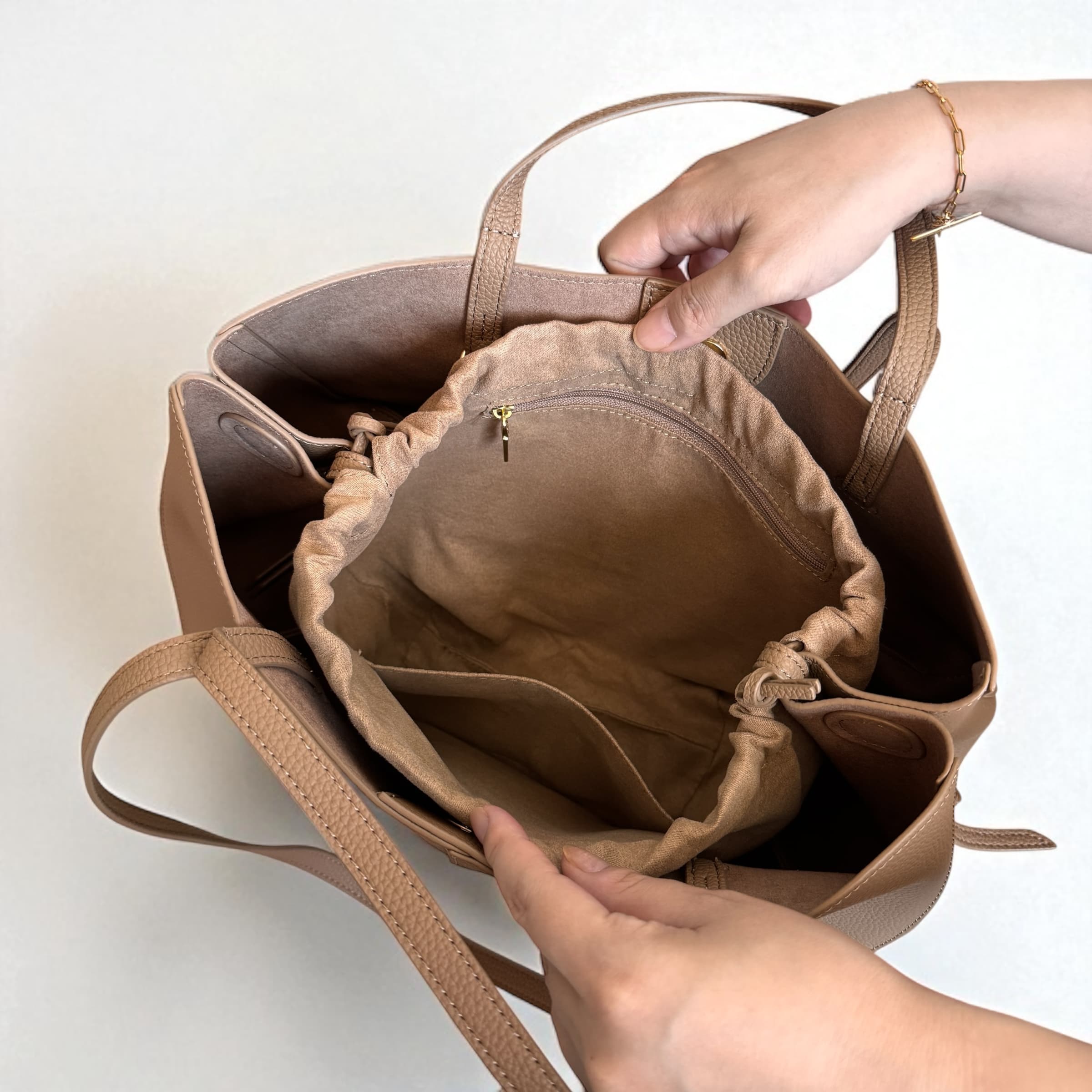 451 本革WHスマートバッグ ベージュ / 2WAYシルエット × 巾着付き本革バッグ / ルビリア