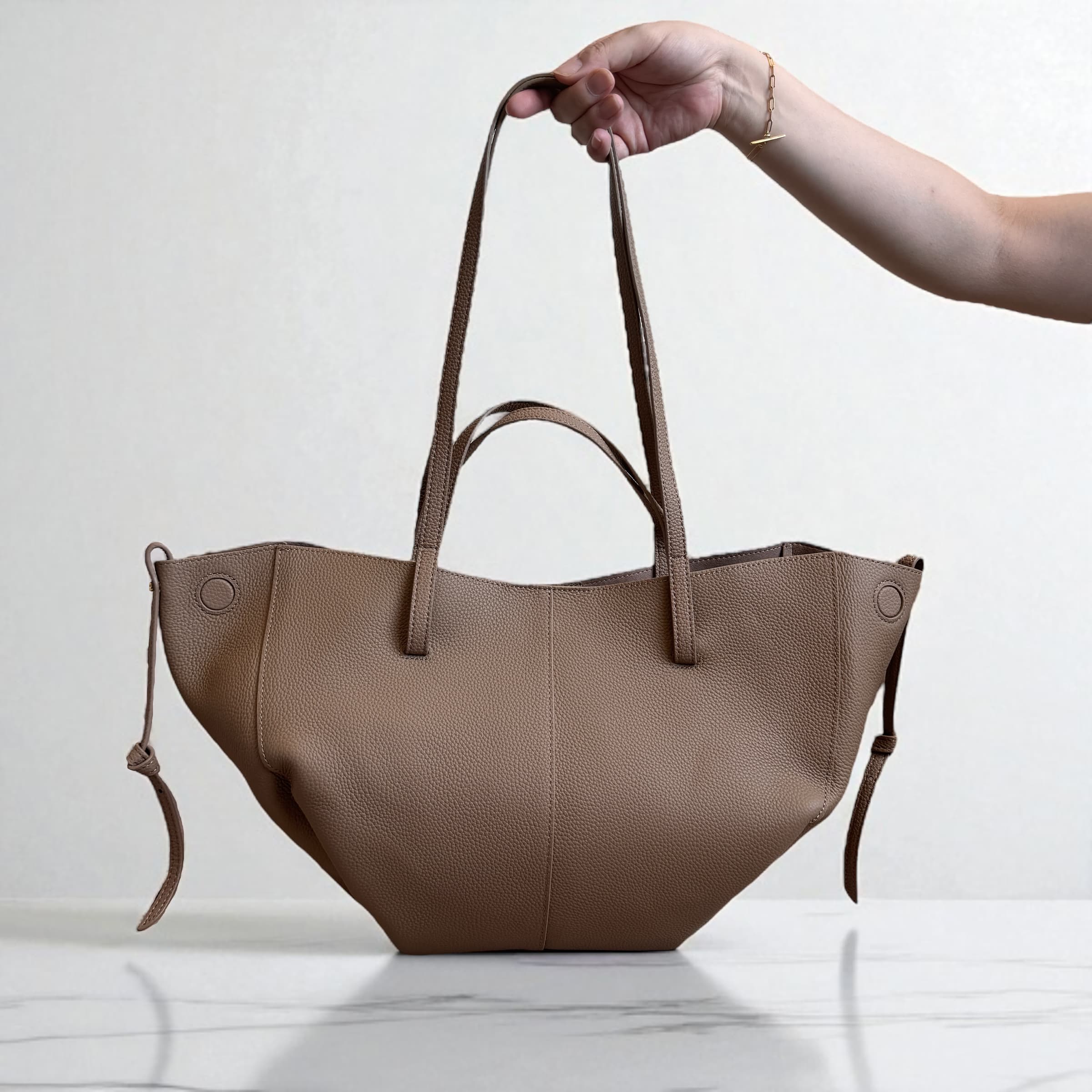 451 本革WHスマートバッグ ベージュ / 2WAYシルエット × 巾着付き本革バッグ / ルビリア