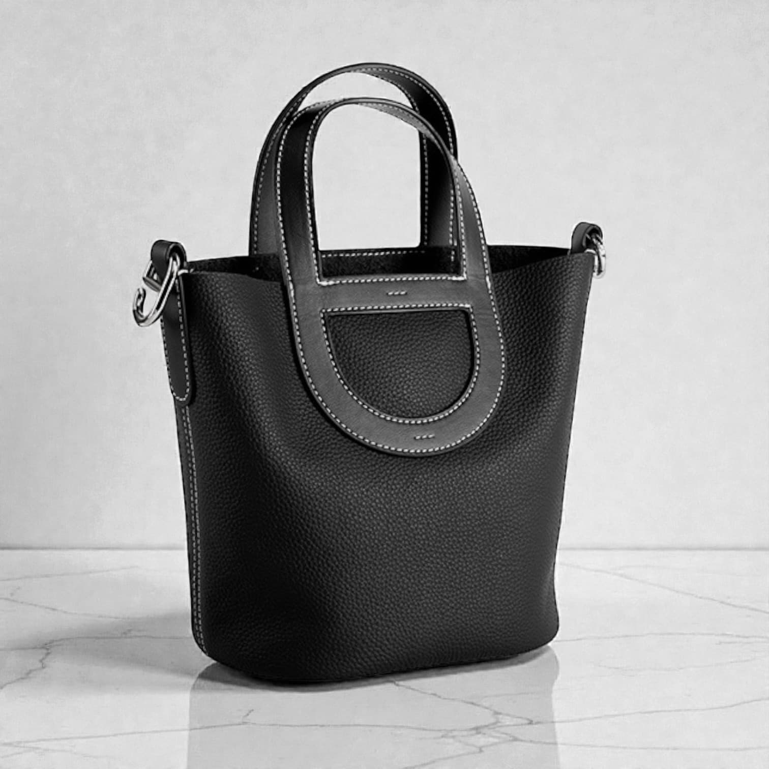 577 本革OVALハンドルバケットバッグ ブラック 楕円ハンドルが映えるきちんとバッグ ルビリア