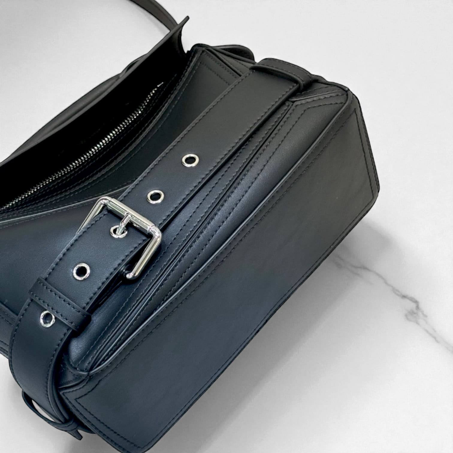 522 本革RBパズルバッグ ブラック / フロントベルト付き ショルダーバッグ ルビリア