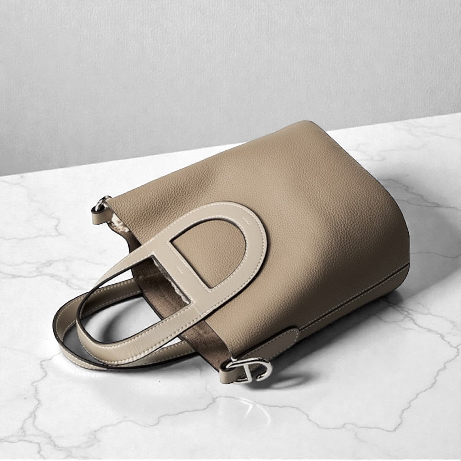 577 本革OVALハンドルバケットバッグ ベージュ 楕円ハンドルが映えるきちんとバッグ ルビリア