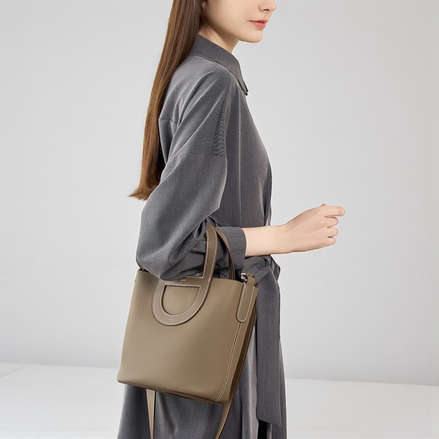 577 本革OVALハンドルバケットバッグ ベージュ 楕円ハンドルが映えるきちんとバッグ ルビリア