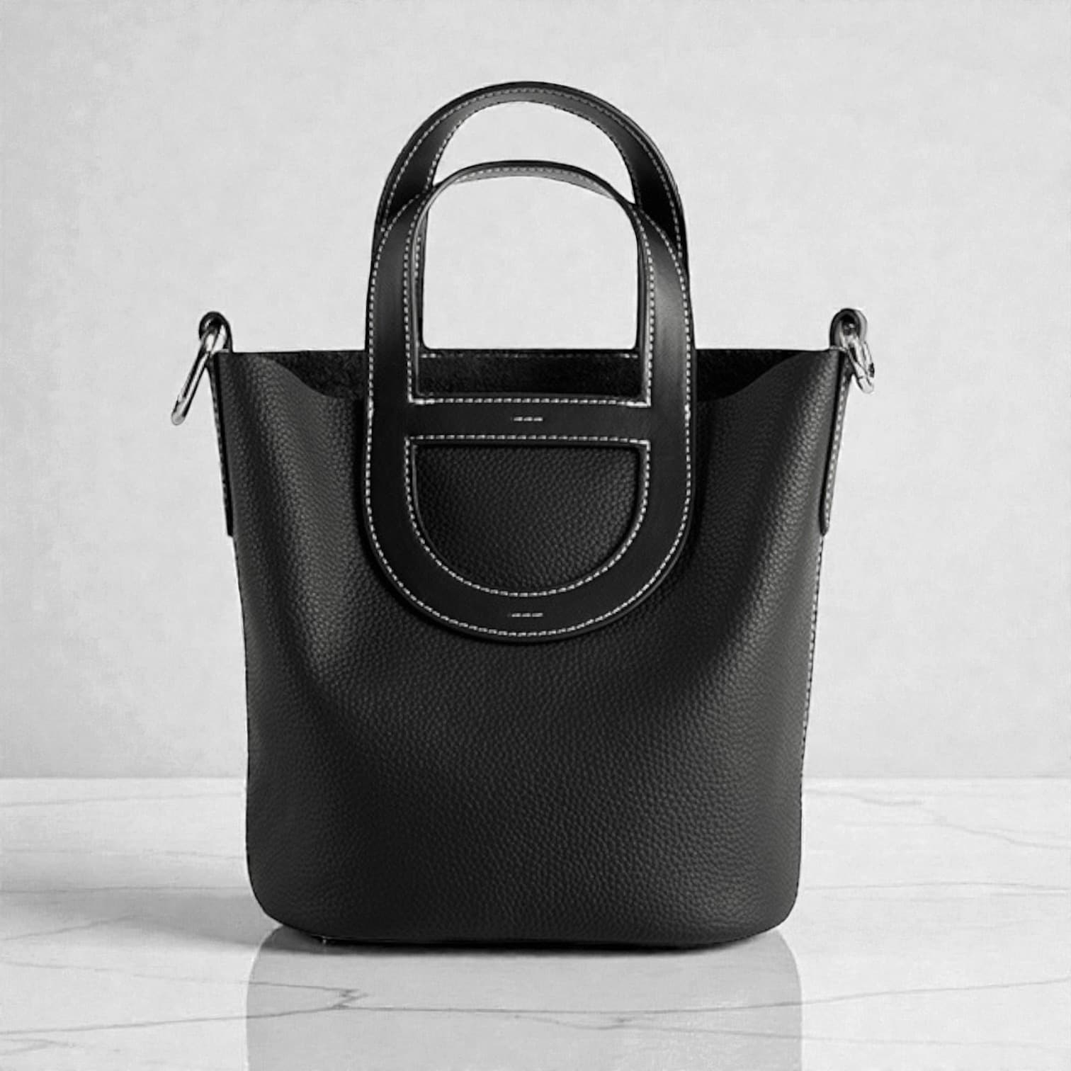 577 本革OVALハンドルバケットバッグ ブラック 楕円ハンドルが映えるきちんとバッグ ルビリア