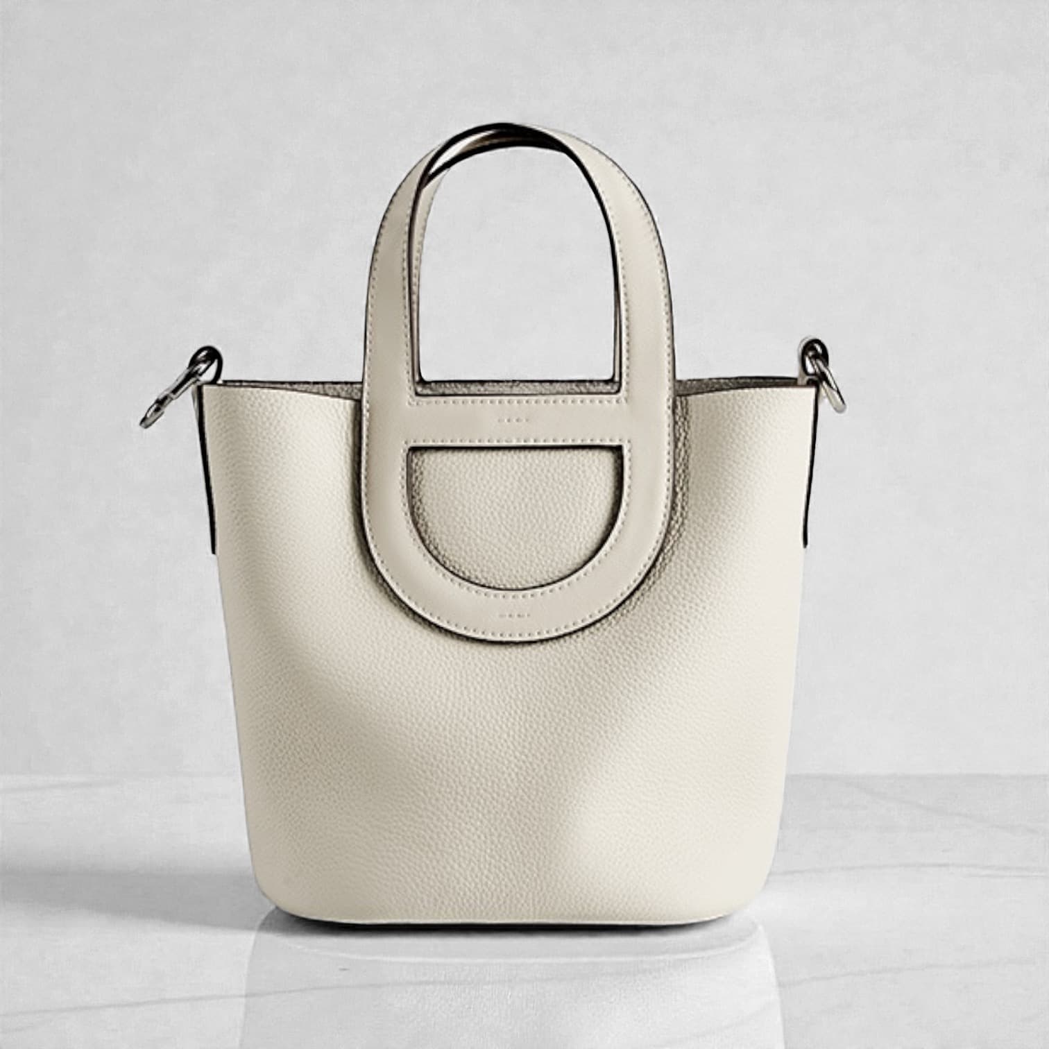 577 本革OVALハンドルバケットバッグ ホワイト 楕円ハンドルが映えるきちんとバッグ ルビリア