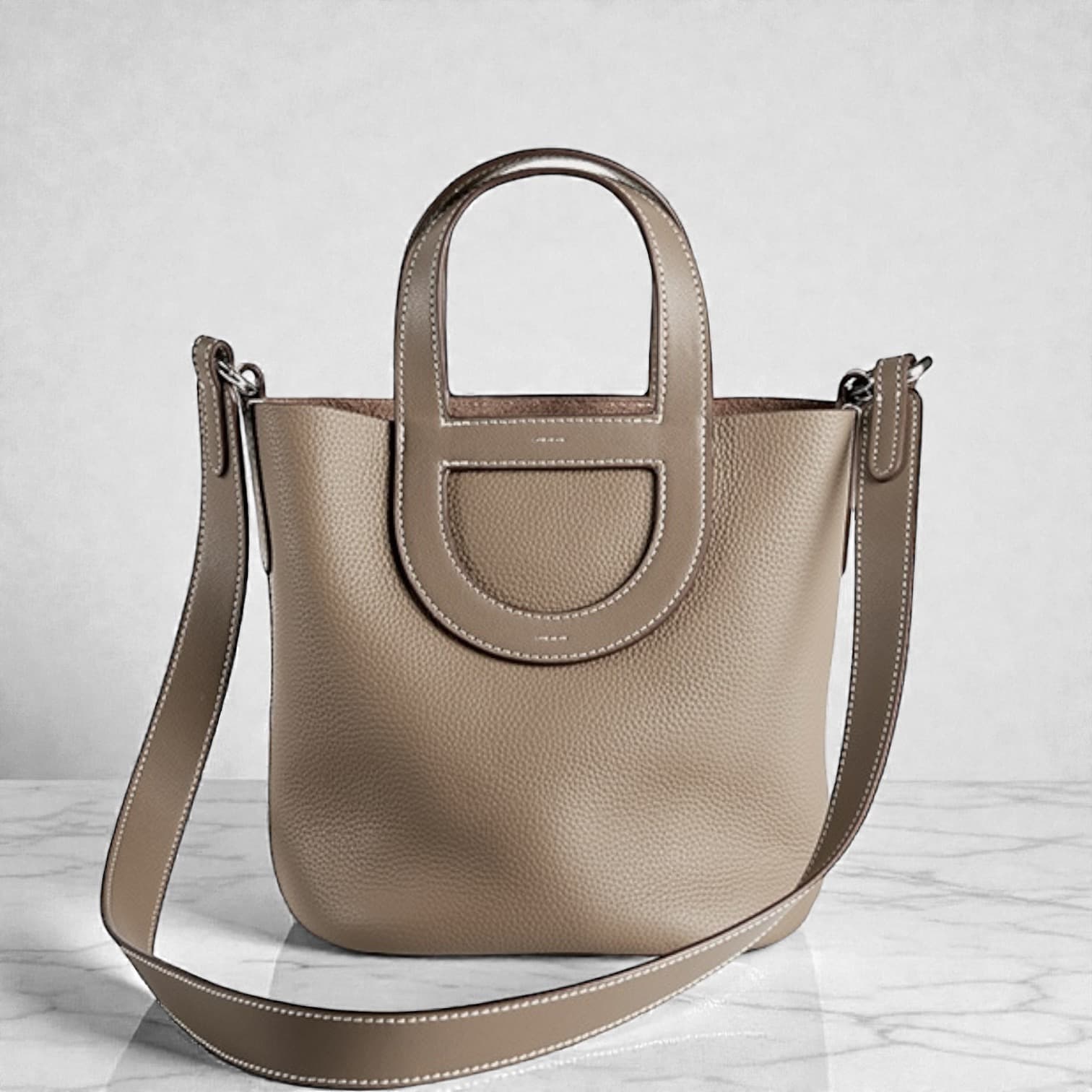 577 本革OVALハンドルバケットバッグ ベージュ 楕円ハンドルが映えるきちんとバッグ ルビリア