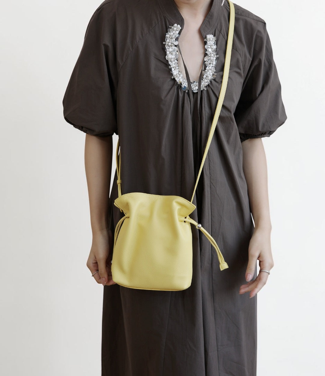 590 牛革巾着ミニショルダーバッグ