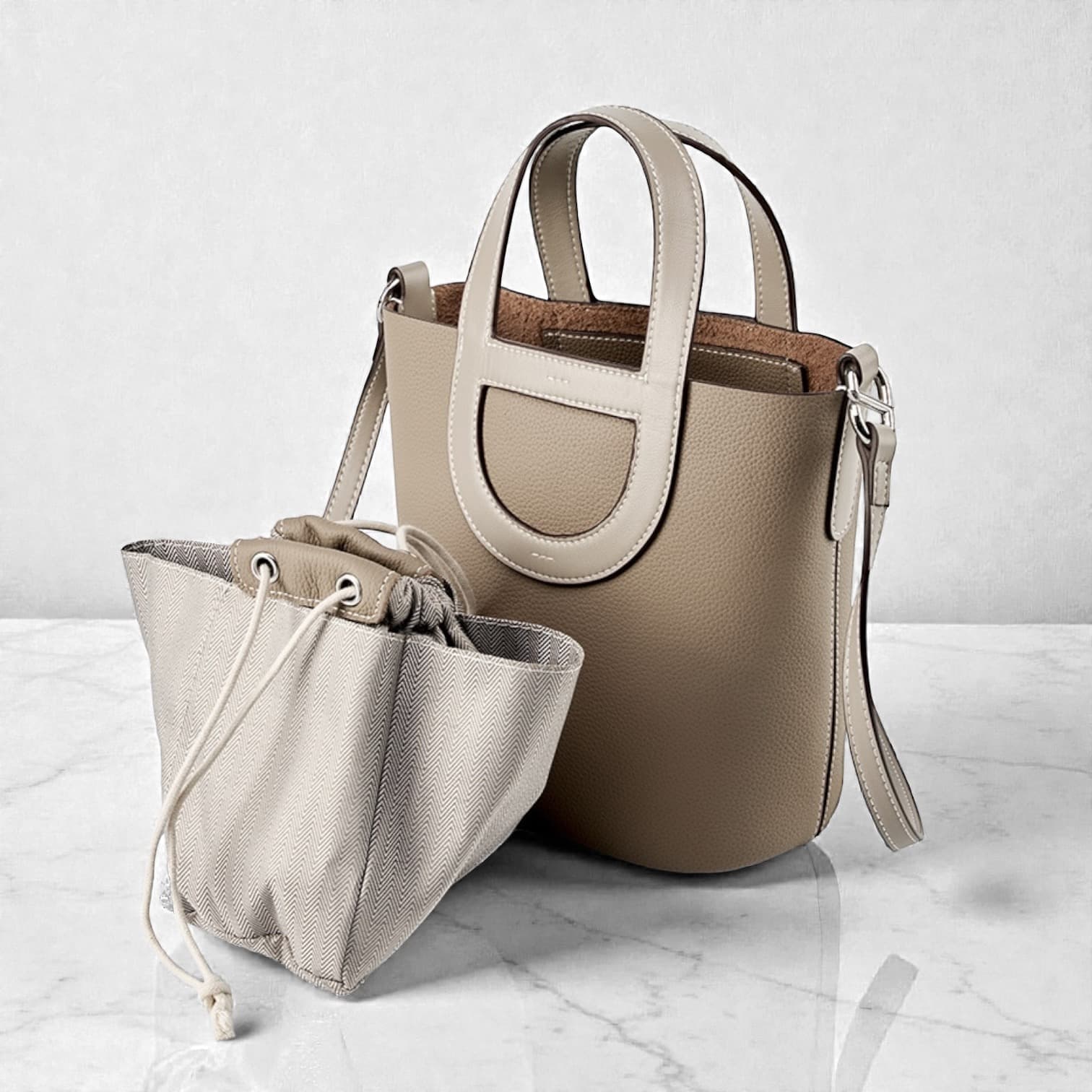 577 本革OVALハンドルバケットバッグ ベージュ 楕円ハンドルが映えるきちんとバッグ ルビリア