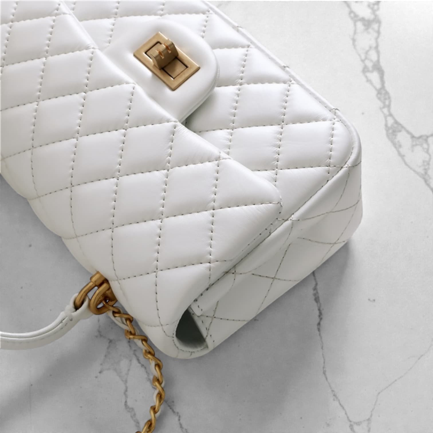 563 羊革TOPハンドルクラシカルバッグ WHITE|艶キルティングで上品に ルビリア