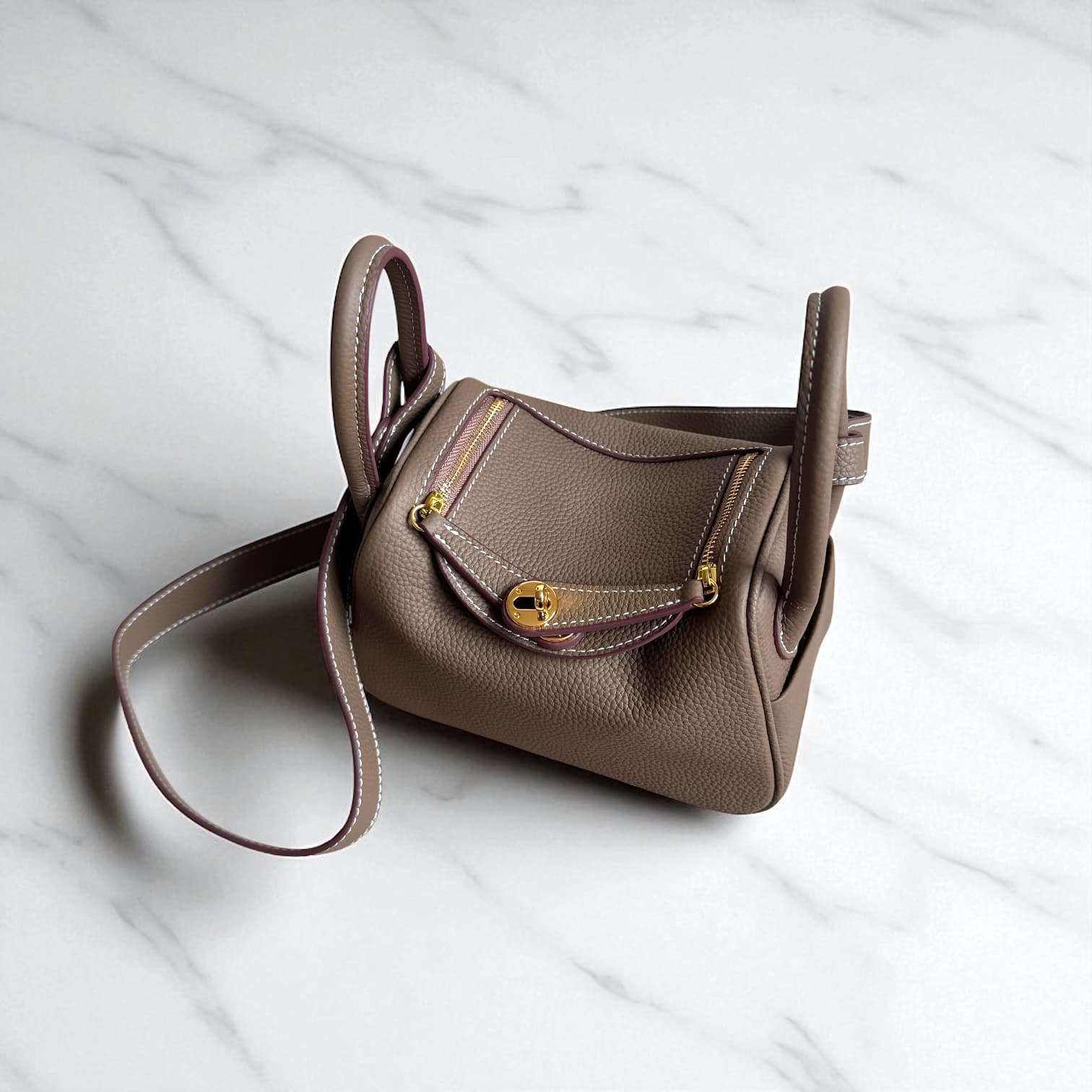 212 牛革RDバッグ/Sサイズ ベージュ / 高級感を演出するゴールド金具