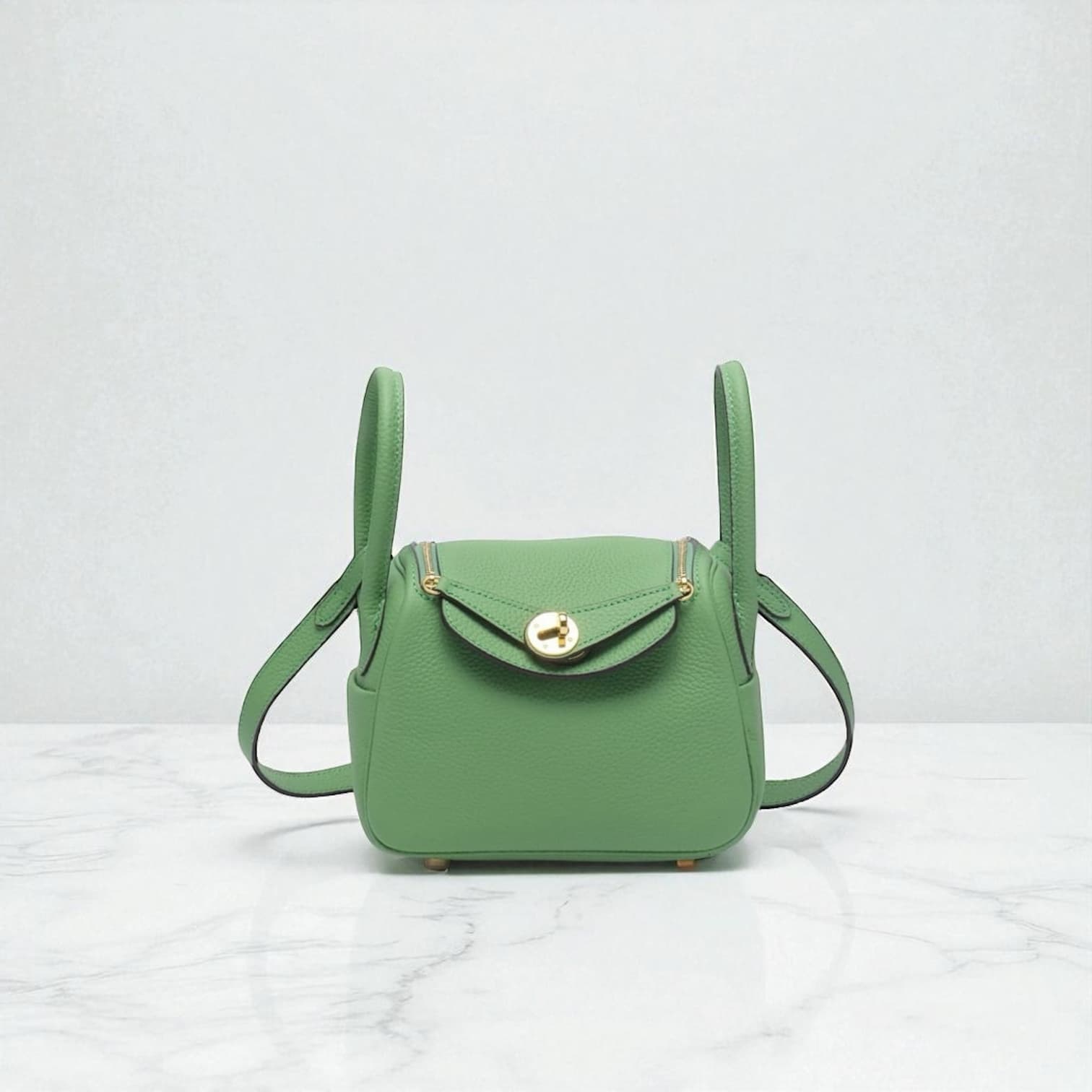 212 牛革RDバッグ/Sサイズ グリーン / 高級感を演出するゴールド金具