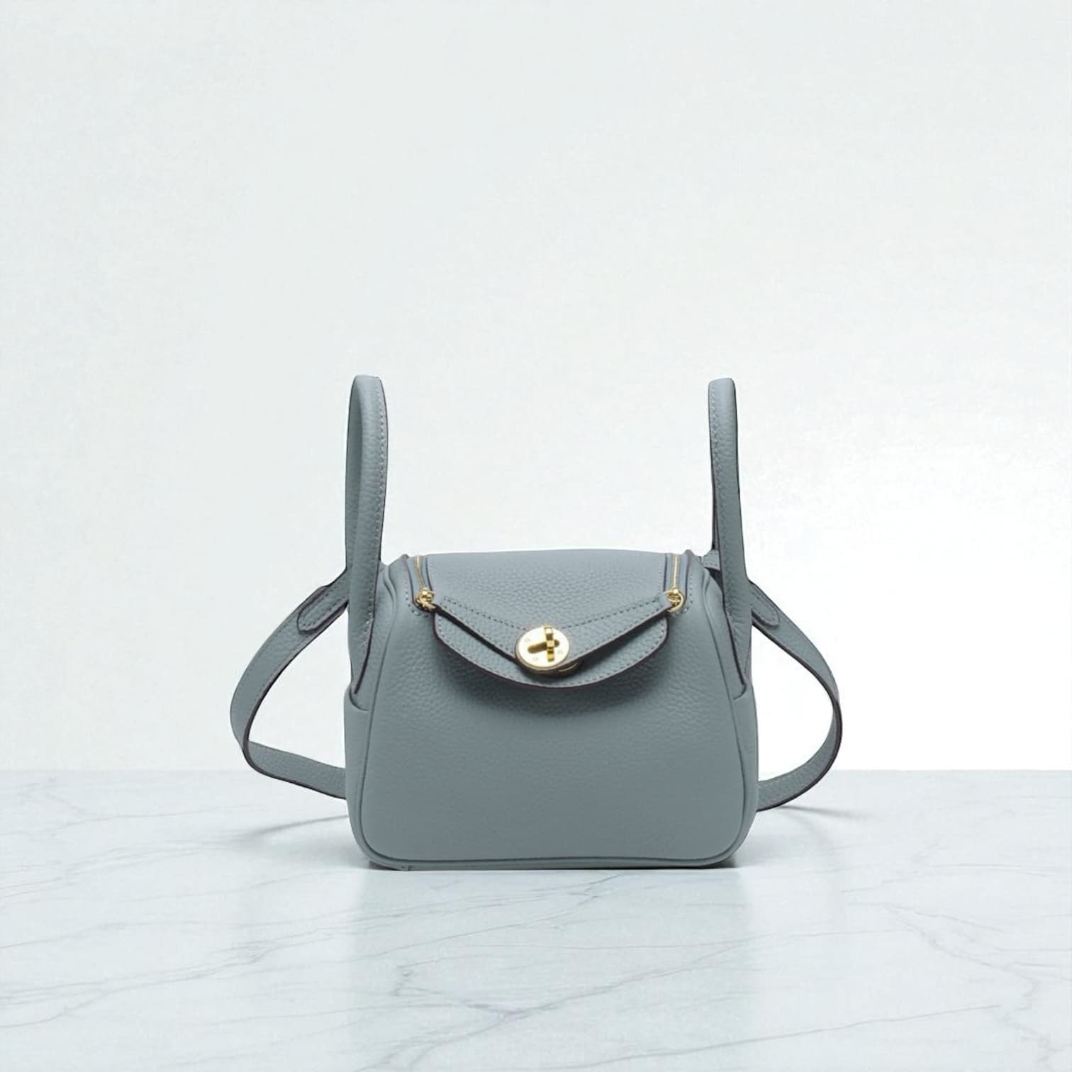 212 牛革RDバッグ/Sサイズ ブルー / 高級感を演出するゴールド金具