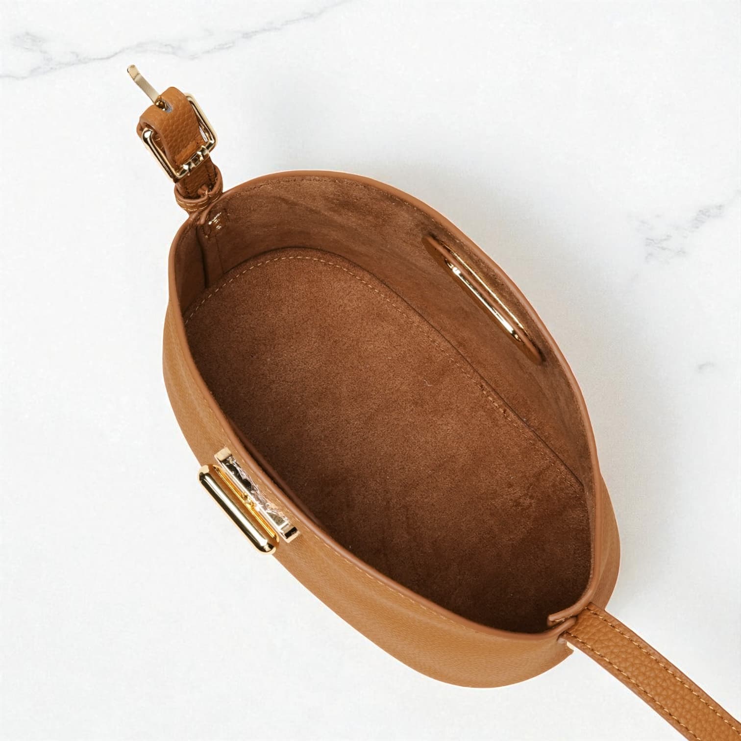 471 牛革ナチュラルフラップバッグ ブラウン|軽量・休日に最適