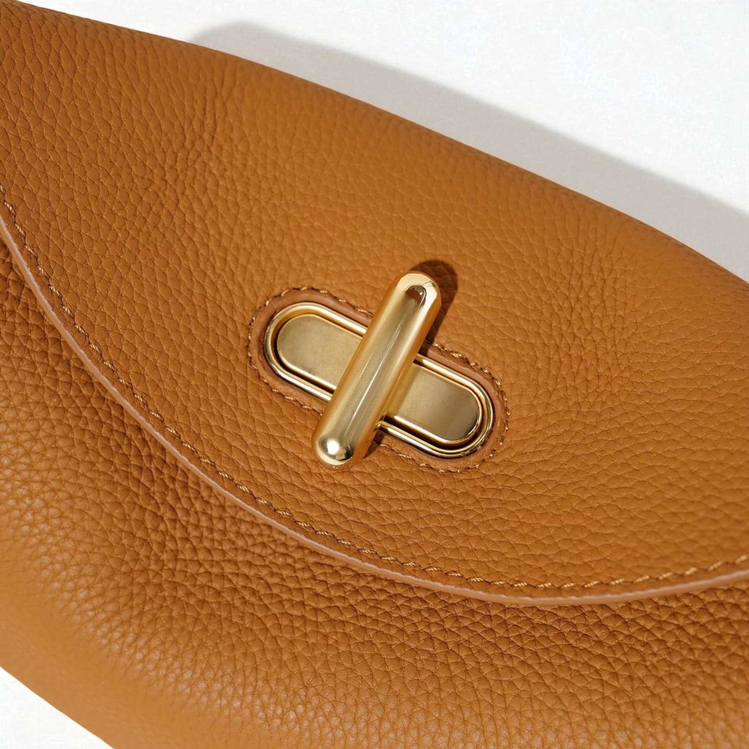 471 牛革ナチュラルフラップバッグ ブラウン|軽量・休日に最適