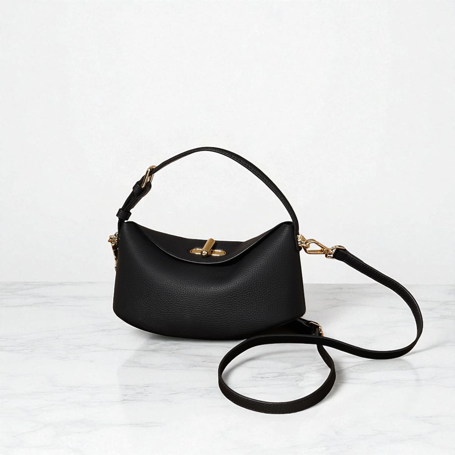 471 牛革ナチュラルフラップバッグ ブラック|軽量・休日に最適