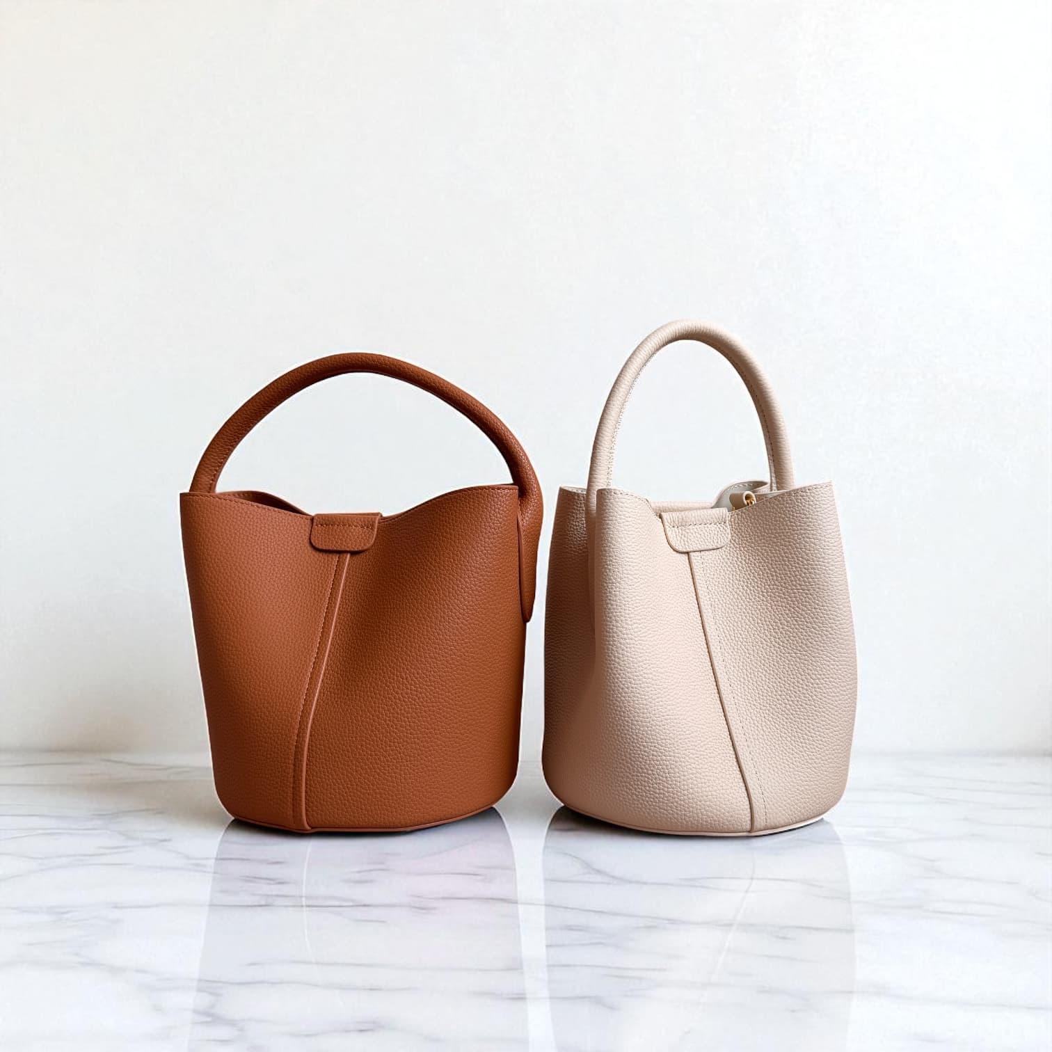 331 牛革TOP’H’バケツバッグ ブラウン&ホワイト|2WAYシルエットで通勤にも休日にも