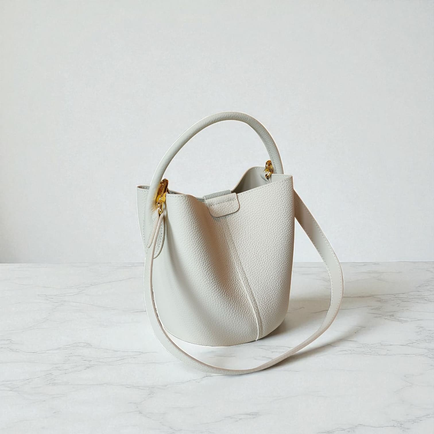 331 牛革TOP’H’バケツバッグ ホワイト|2WAYシルエットで通勤にも休日にも