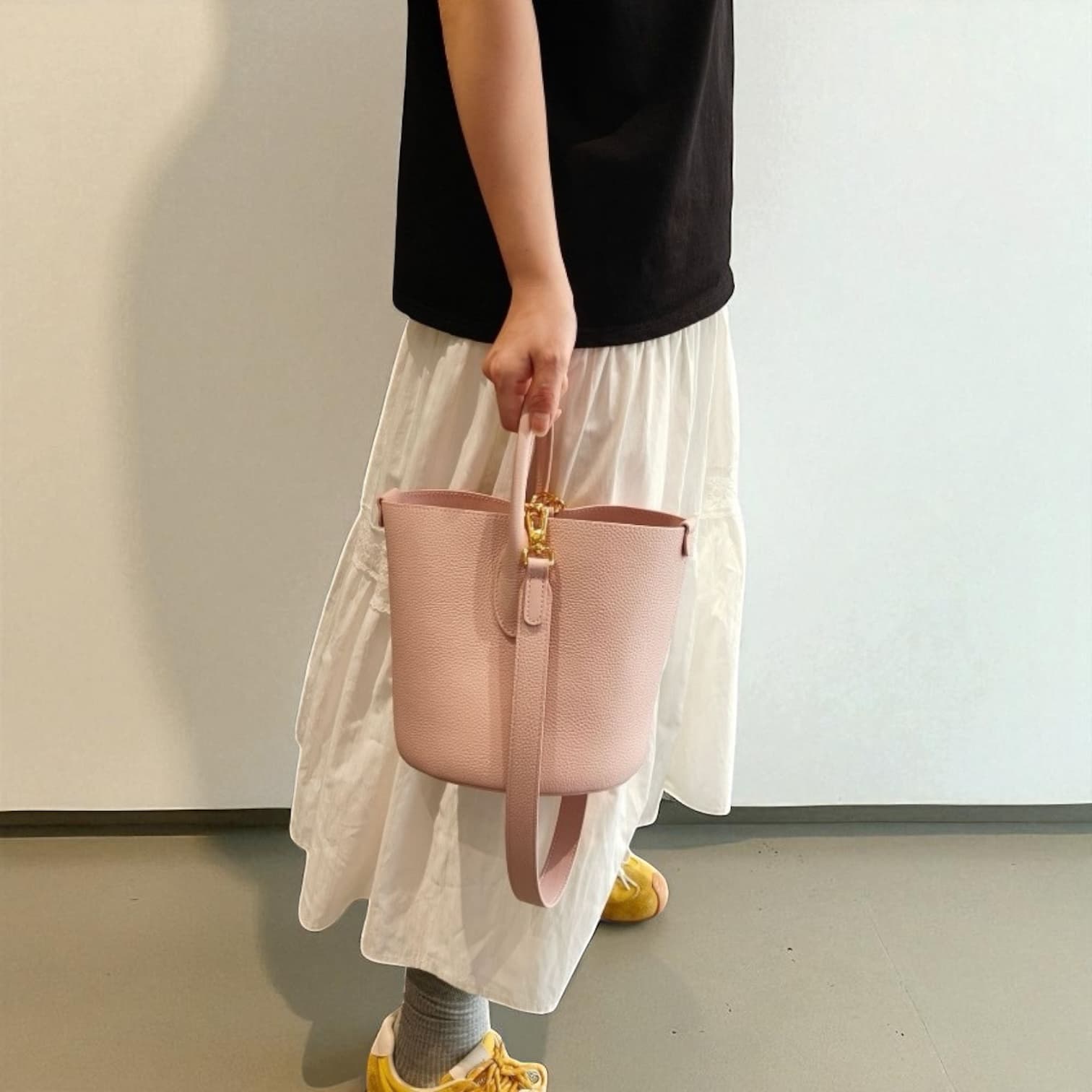 331 牛革TOP’H’バケツバッグ ピンク|2WAYシルエットで通勤にも休日にも