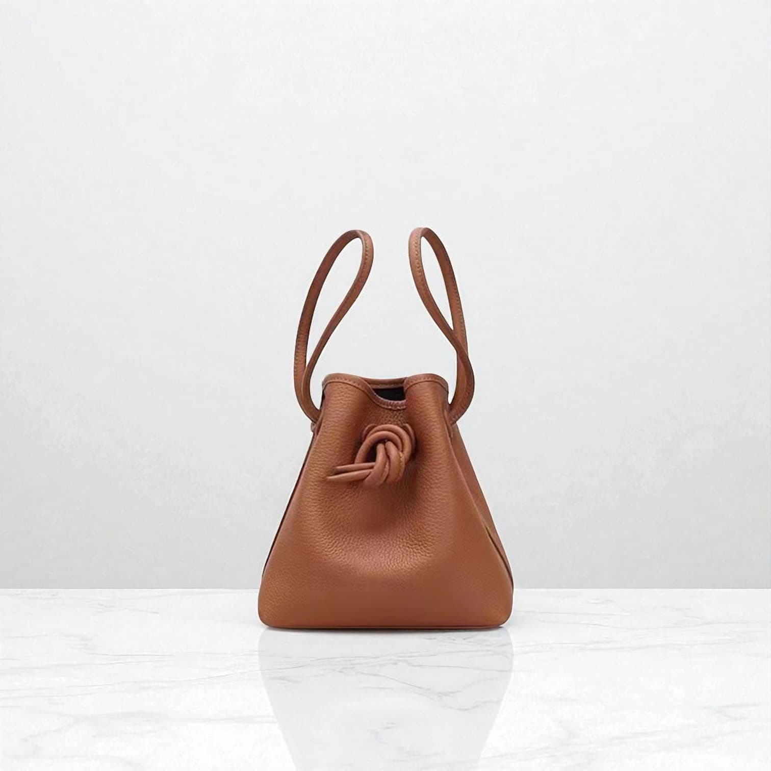 187本革巾着ハンドルバッグ ブラウン|大人カジュアルに最適 ルビリア