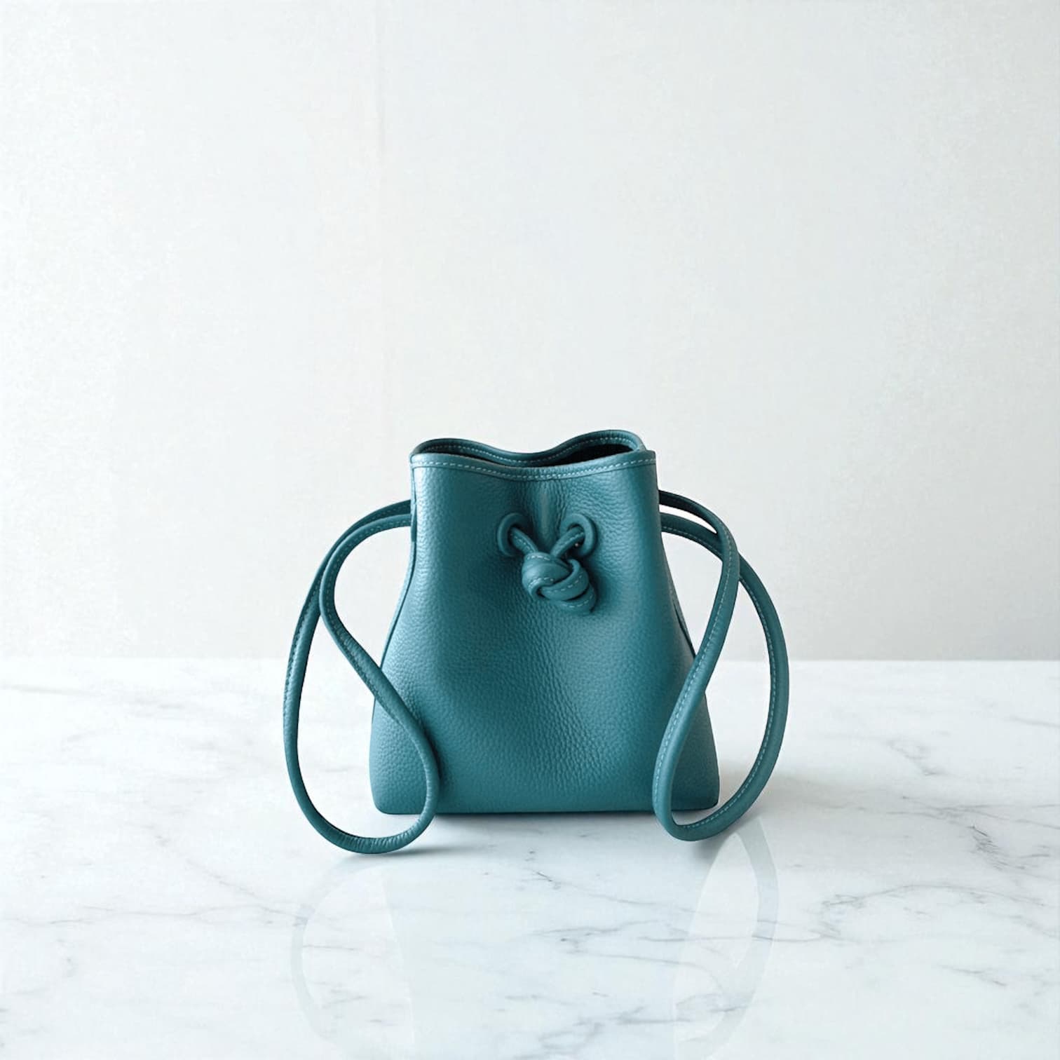 187本革巾着ハンドルバッグ グリーン|大人カジュアルに最適 ルビリア