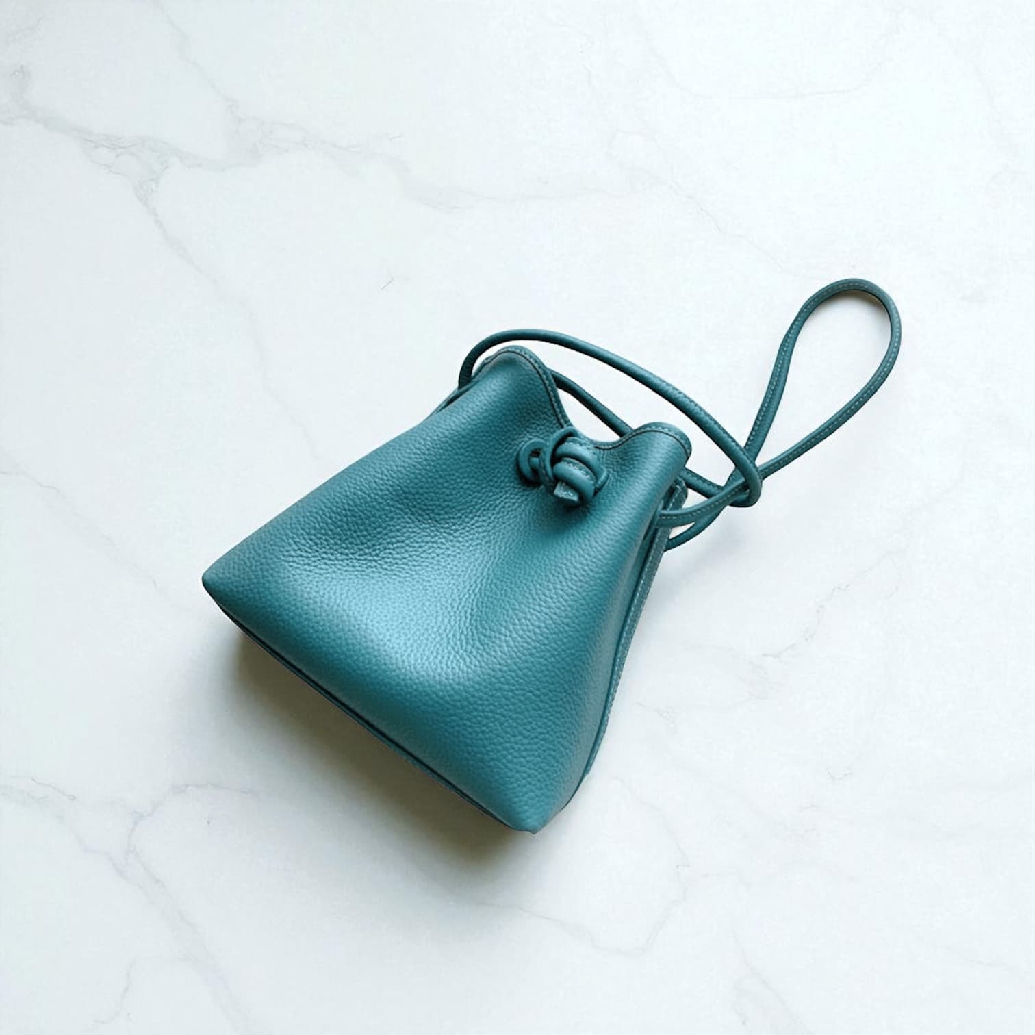 187本革巾着ハンドルバッグ グリーン|大人カジュアルに最適 ルビリア