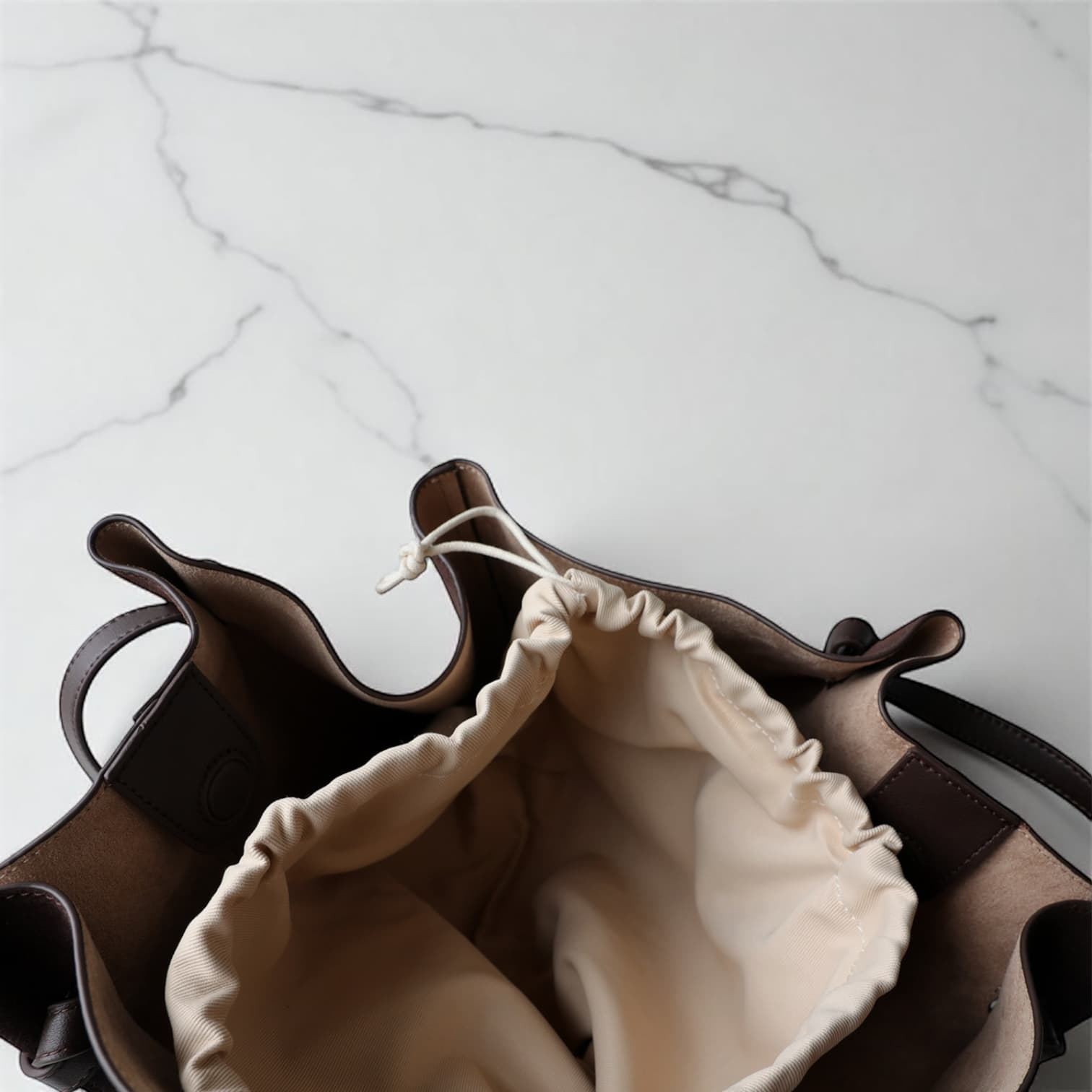 485 本革スウェードLHトートバッグ モカ / 上質レザー×巾着付き 通勤バッグ ルビリア