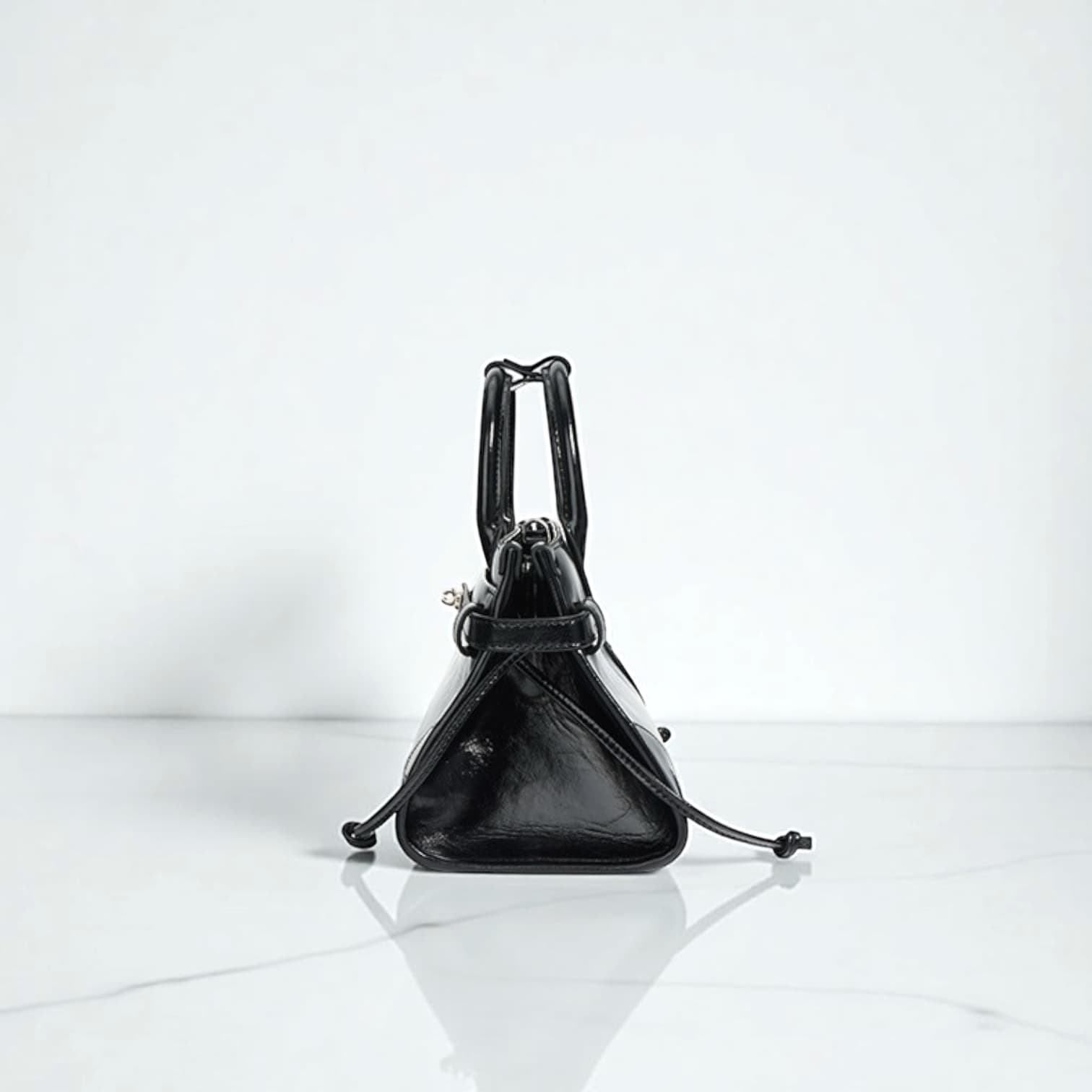 501 本革EWベルトバッグ BLACK フロントベルト/ポケット付き ルビリア