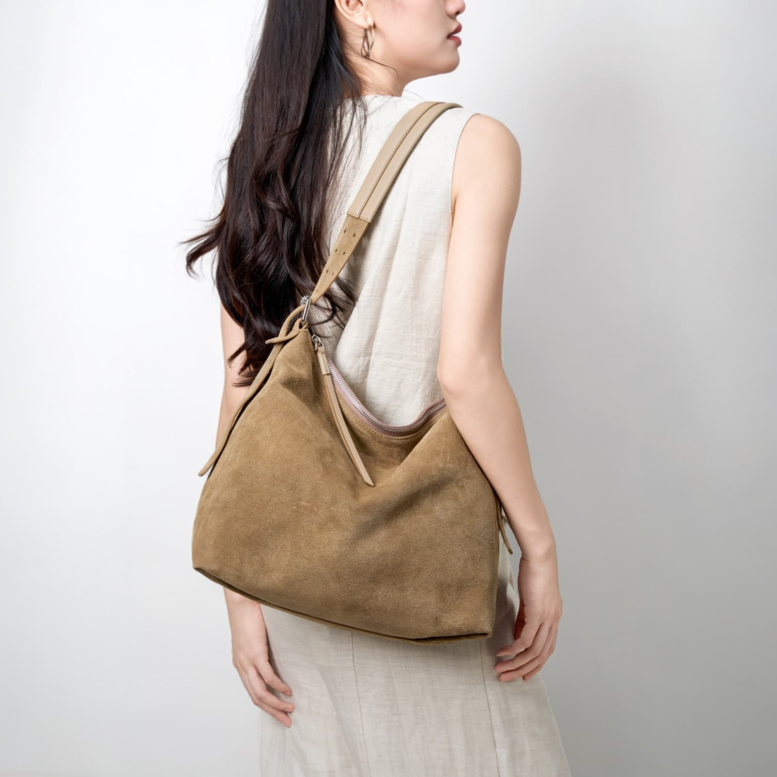 517 本革スウェードNバッグ ベージュ – 通勤にも使える秋冬A4対応バッグ ルビリア