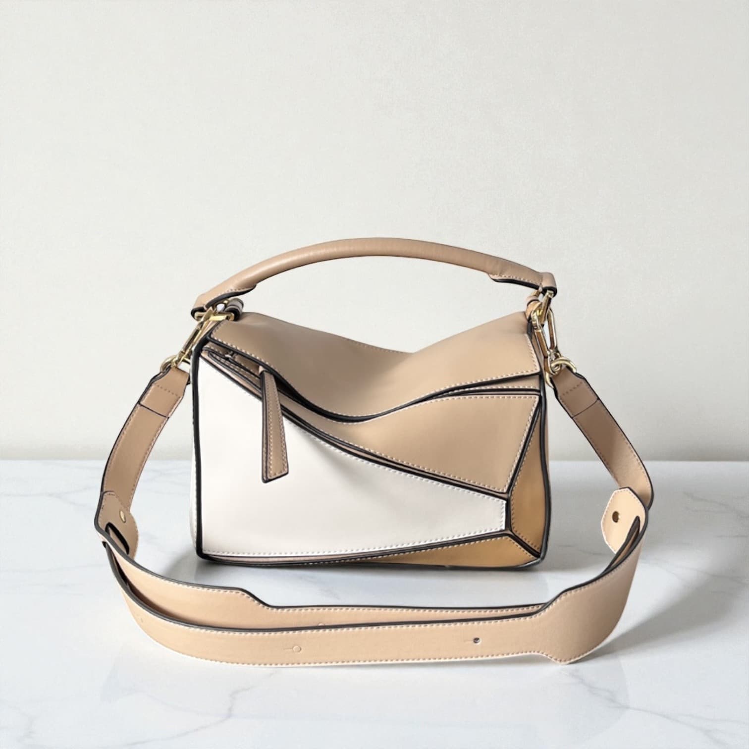 181 本革パズルバッグ ホワイトベージュ / 幾何学パズル風ステッチデザインで大人の余裕と遊び心を、ひとつのバッグに / ルビリア