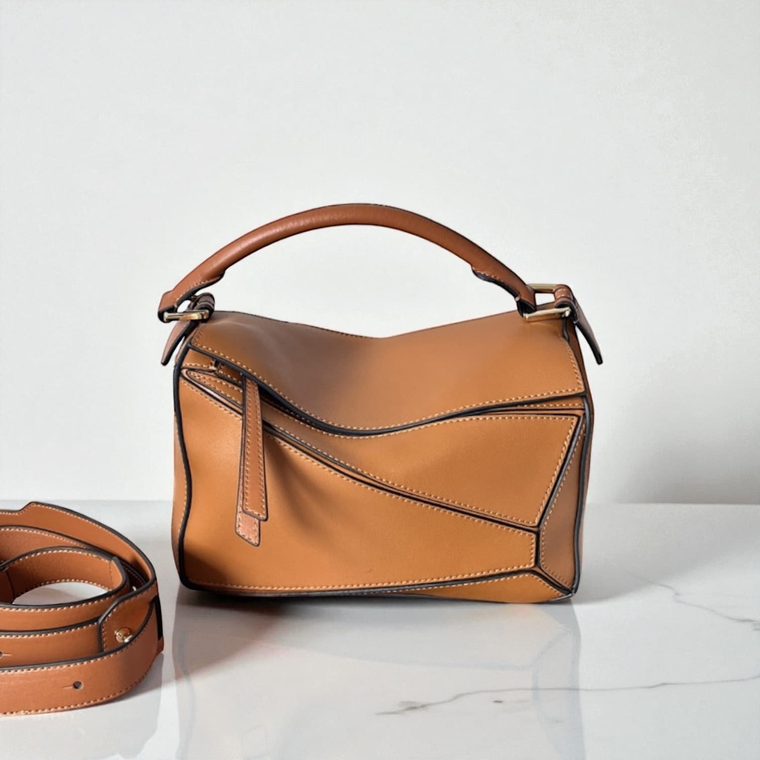 181 本革パズルバッグ ブラウン / 幾何学パズル風ステッチデザインで大人の余裕と遊び心を、ひとつのバッグに / ルビリア