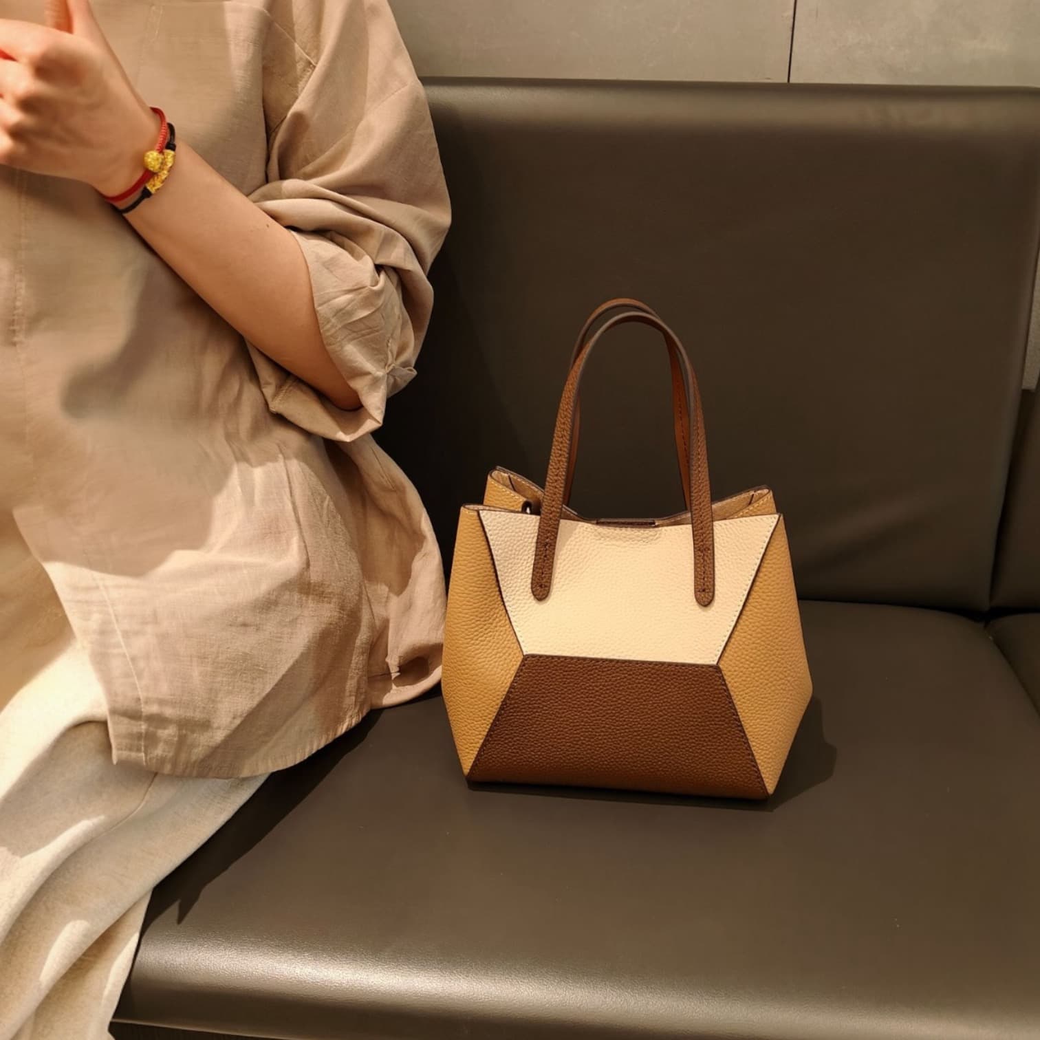 lv525 本革切り替えTFバッグ ベージュ 休日のお出かけに最適な2WAYバッグ ルビリア