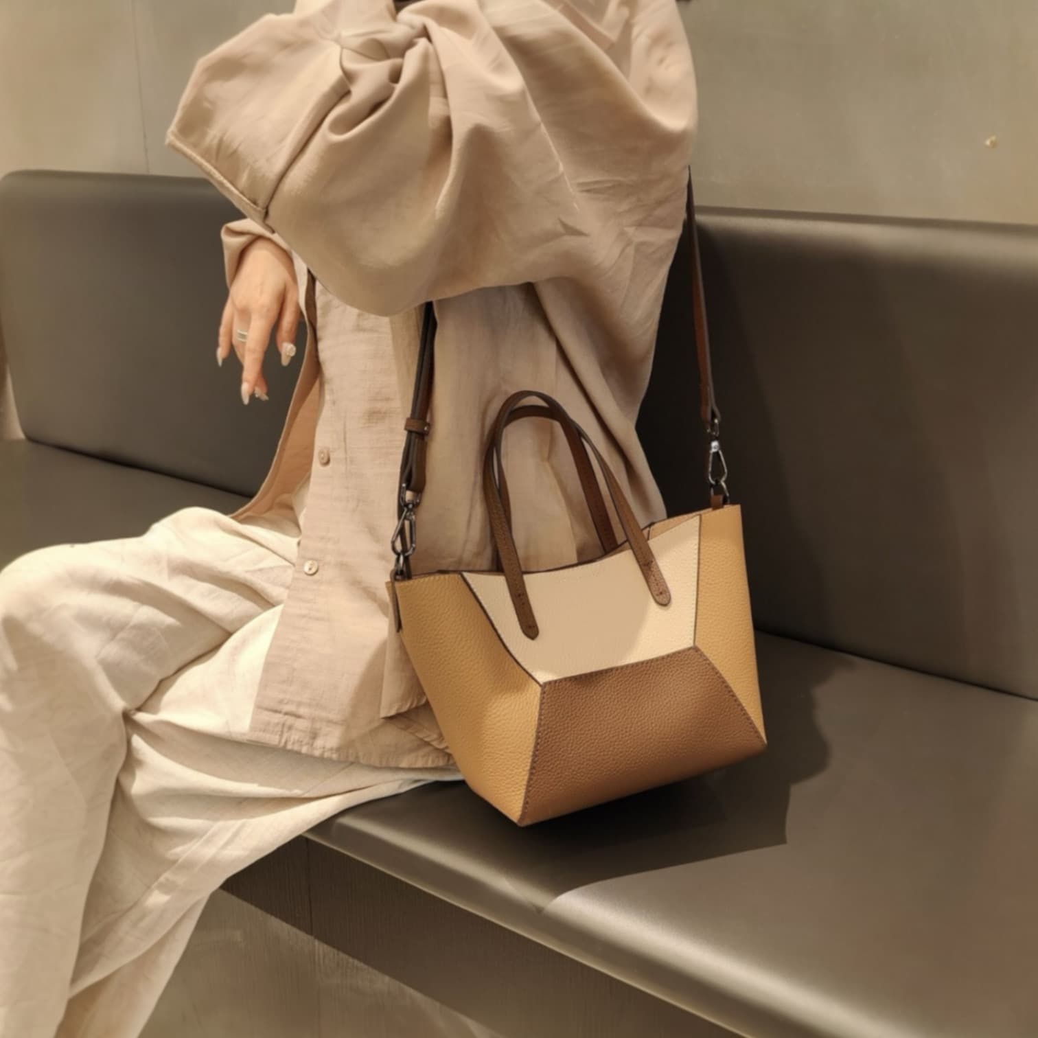 lv525 本革切り替えTFバッグ ベージュ 休日のお出かけに最適な2WAYバッグ ルビリア