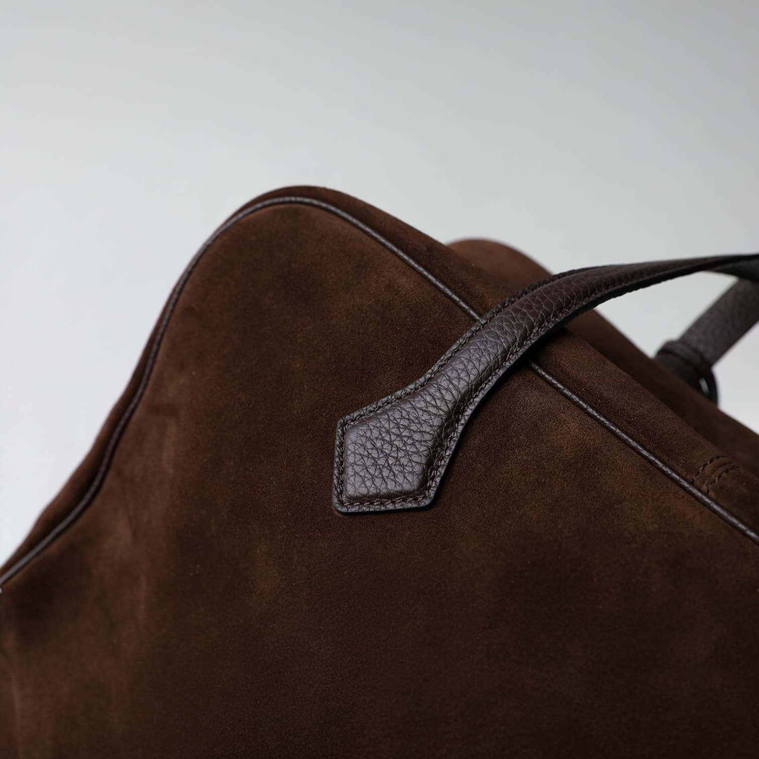 527 本革スウェードLHボストンバッグ ブラウン 南京錠付き A4対応 通勤用 小旅行バッグ ルビリア