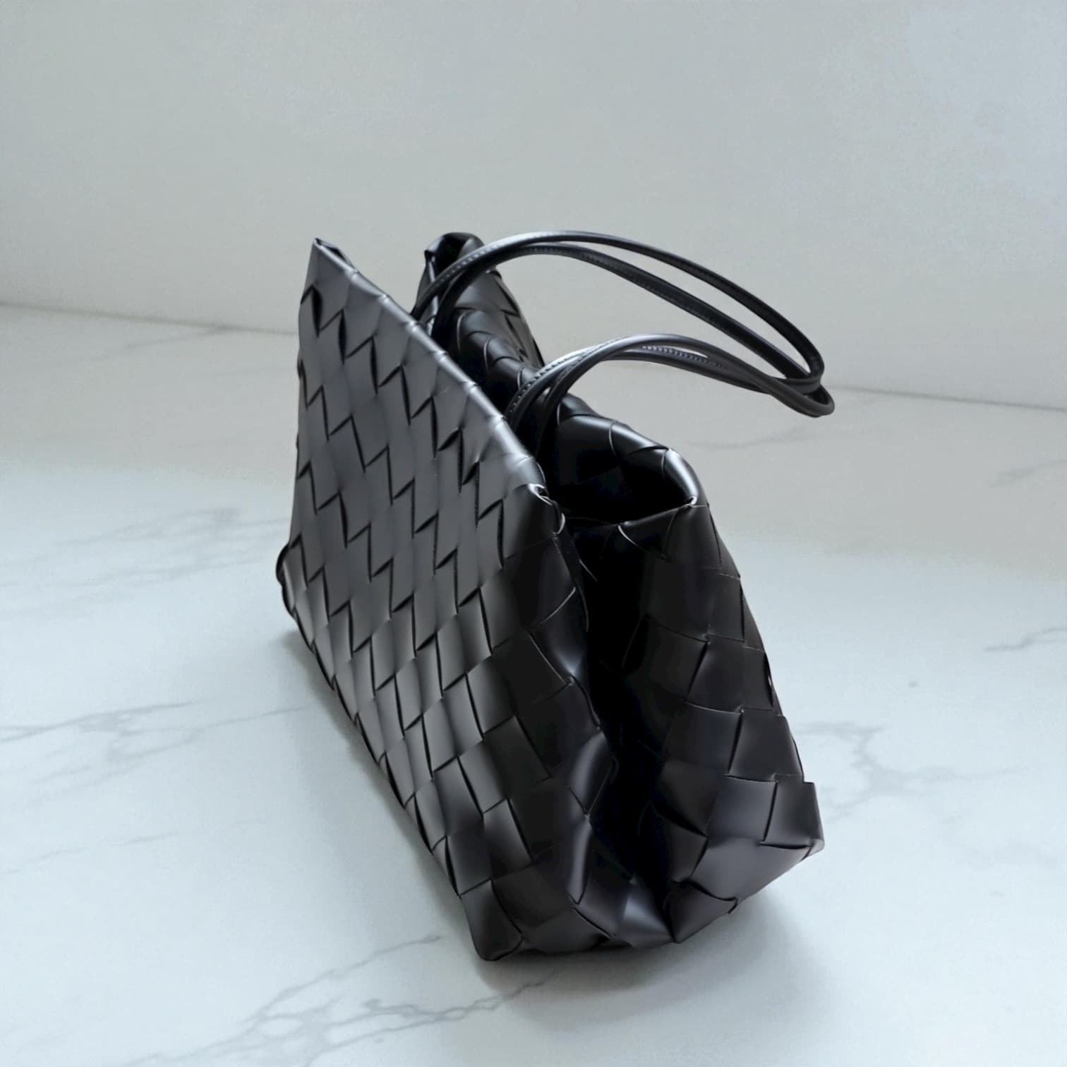lv523 本革編み込みトートバッグ ブラック 通勤バッグ・A4対応 上品デザイン ルビリア