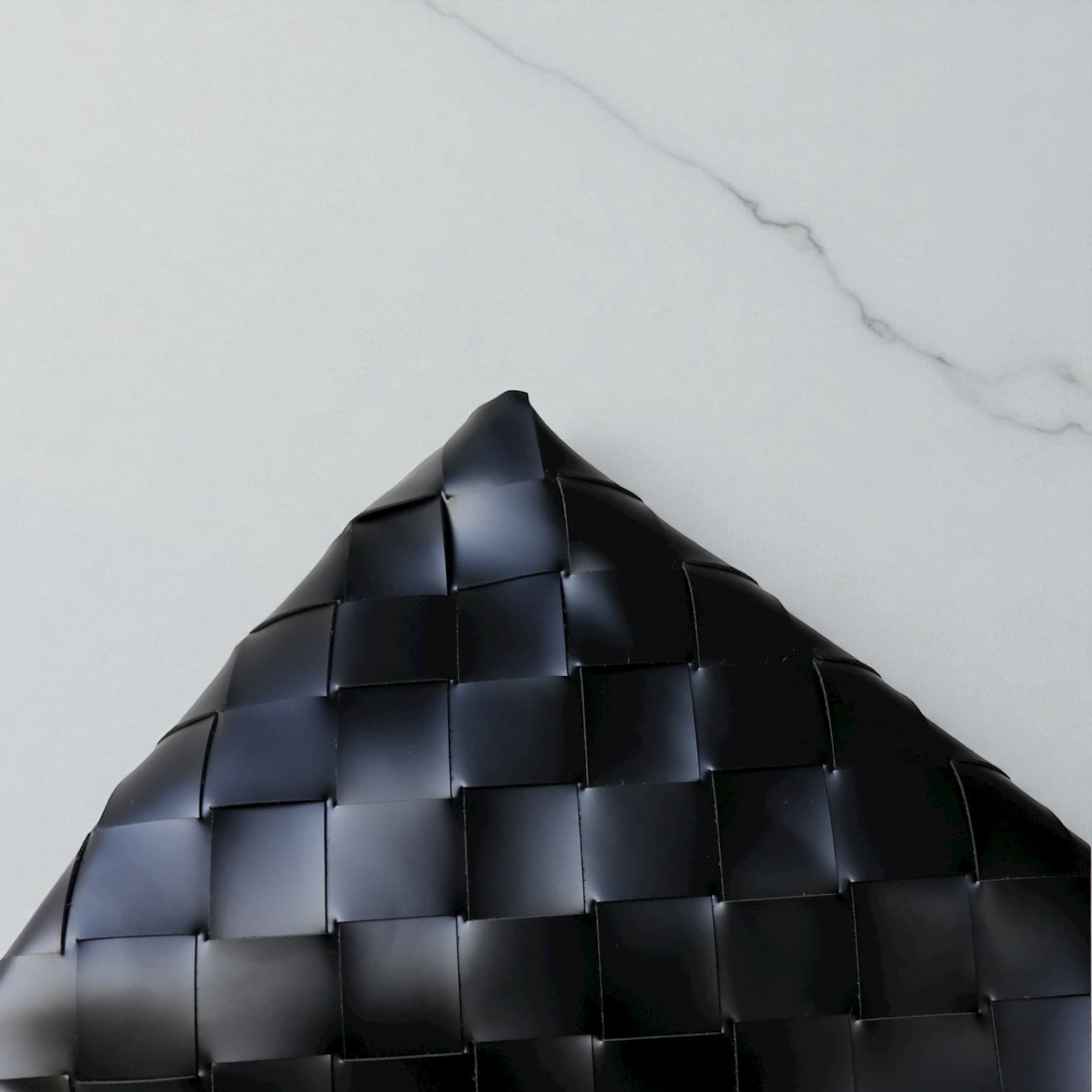 lv523 本革編み込みトートバッグ ブラック 通勤バッグ・A4対応 上品デザイン ルビリア