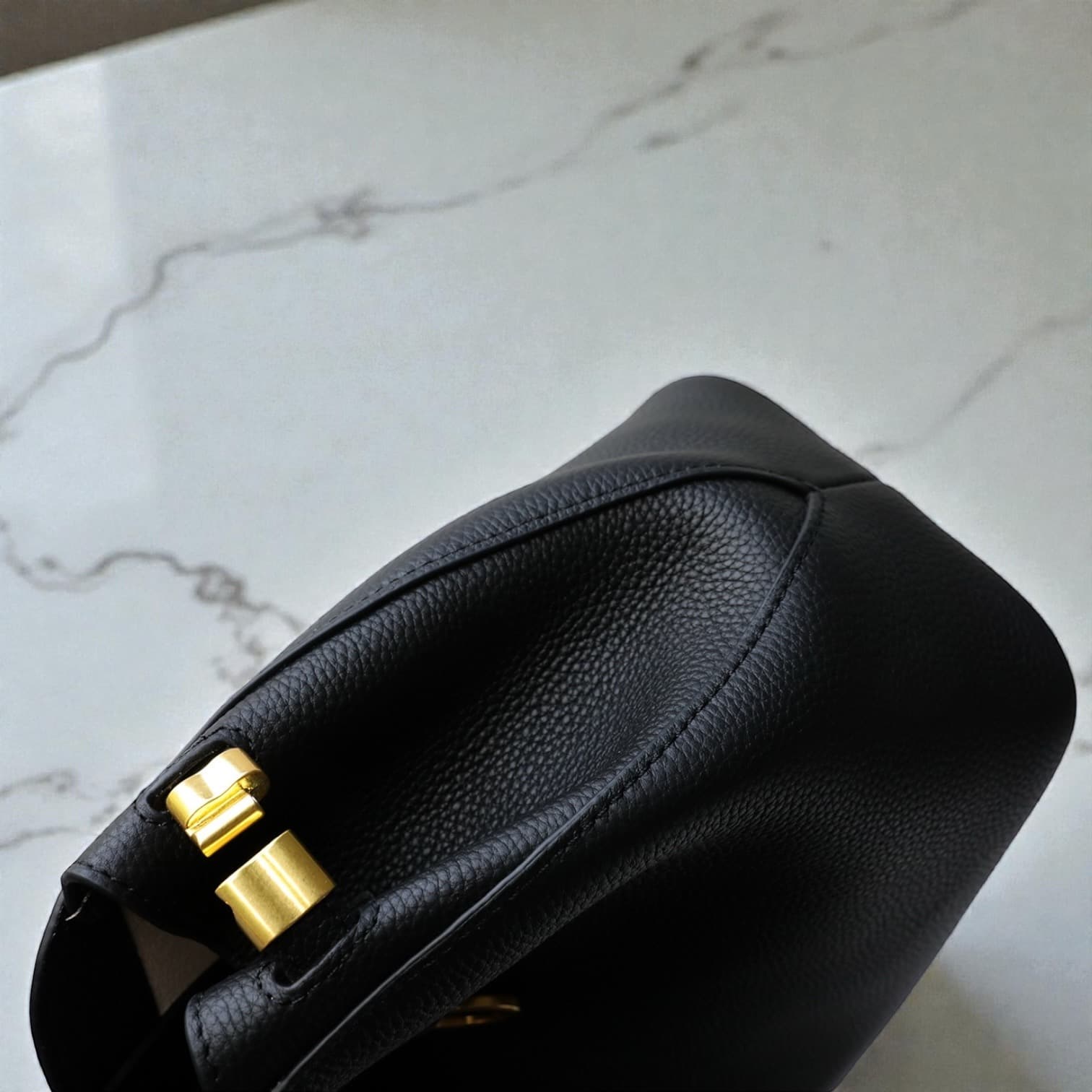 541 本革TFハンドルバッグ / Mサイズ ブラック A4収納可 スマホポケット付き ルビリア